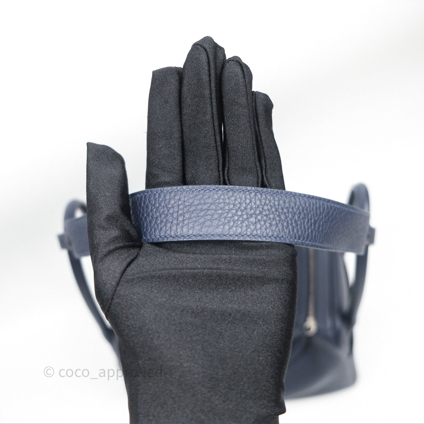 Hermès Lindy 26 Bleu Nuit 2Z Taurillon Clemence Palladium Hardware
