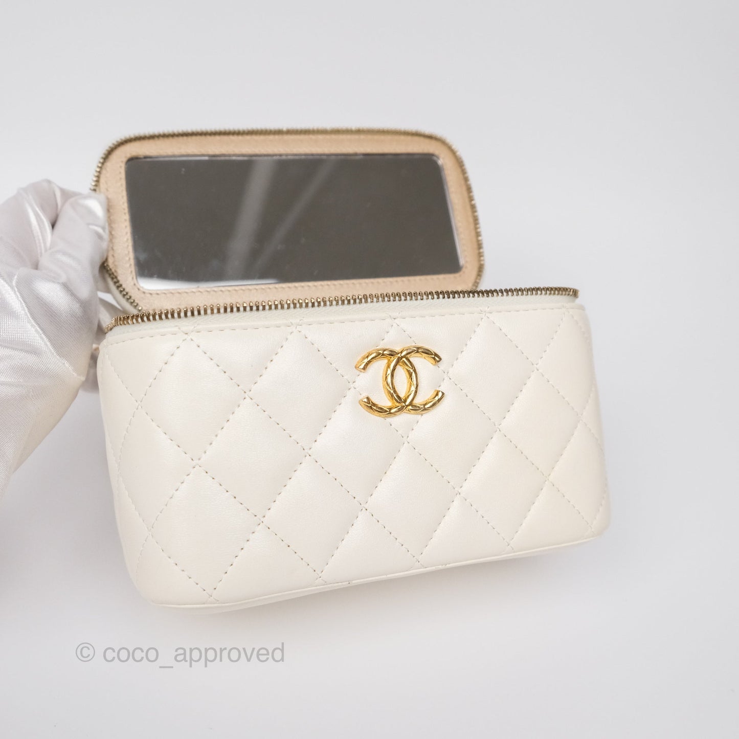 Chanel Vanity with Double Chain White Shiny Lambskin 23C