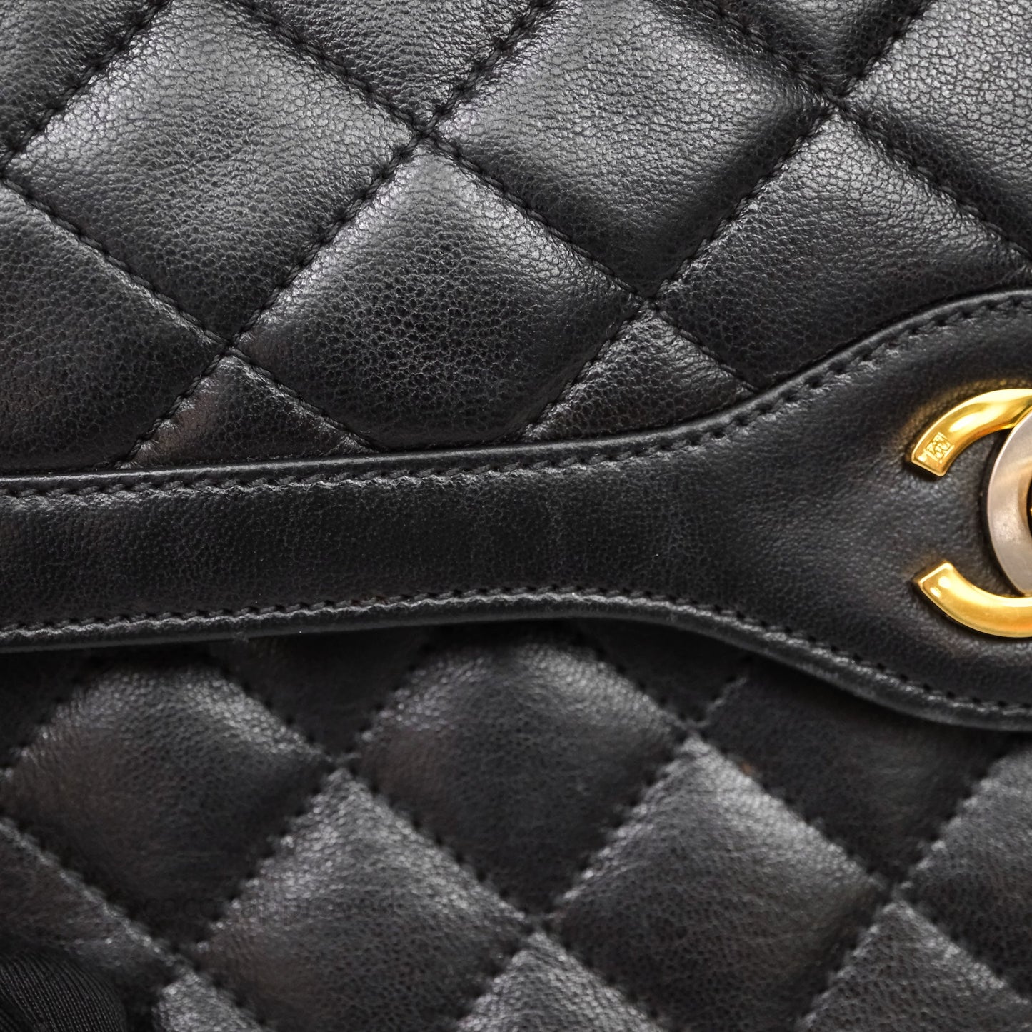 Chanel Quilted Vintage Flap Bag Lambskin Black 24K Gold Hardware