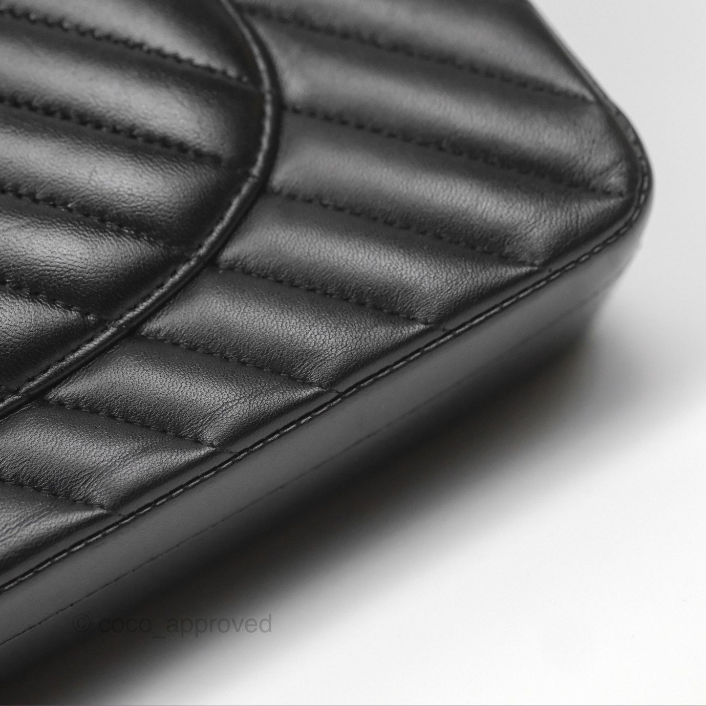 Chanel Classic M/L Medium Flap Chevron Black Lambskin Gold Hardware