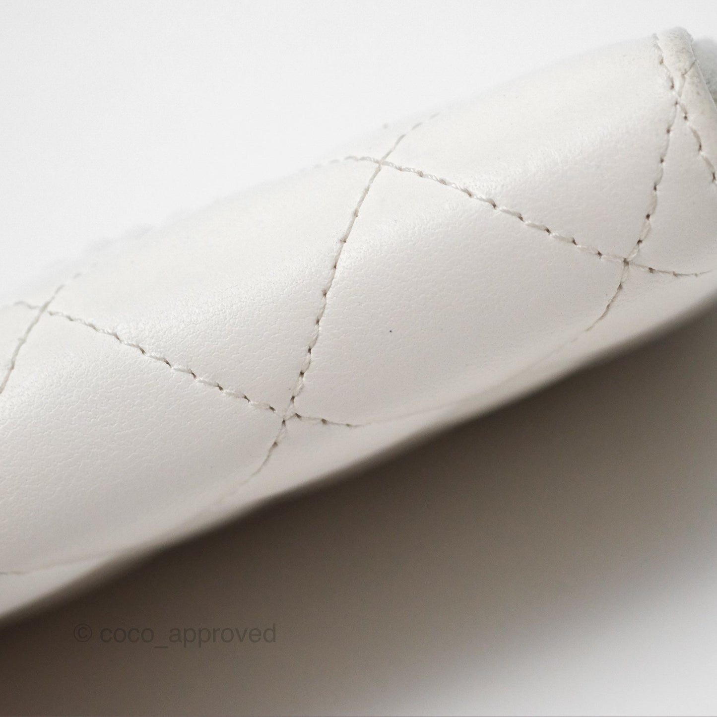 Chanel Pearl CC Zipped Coin Purse White Lambskin Gold Hardware