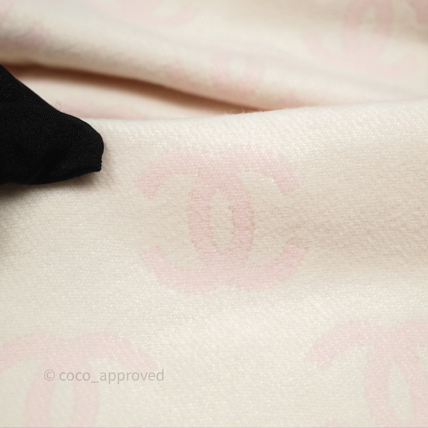 Chanel CC Logo Scarf Wool Pink