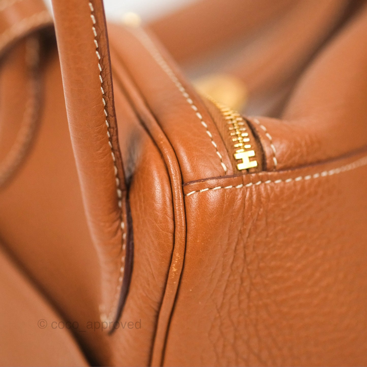 Hermès Lindy 26 Gold Taurillon Clemence Gold Hardware