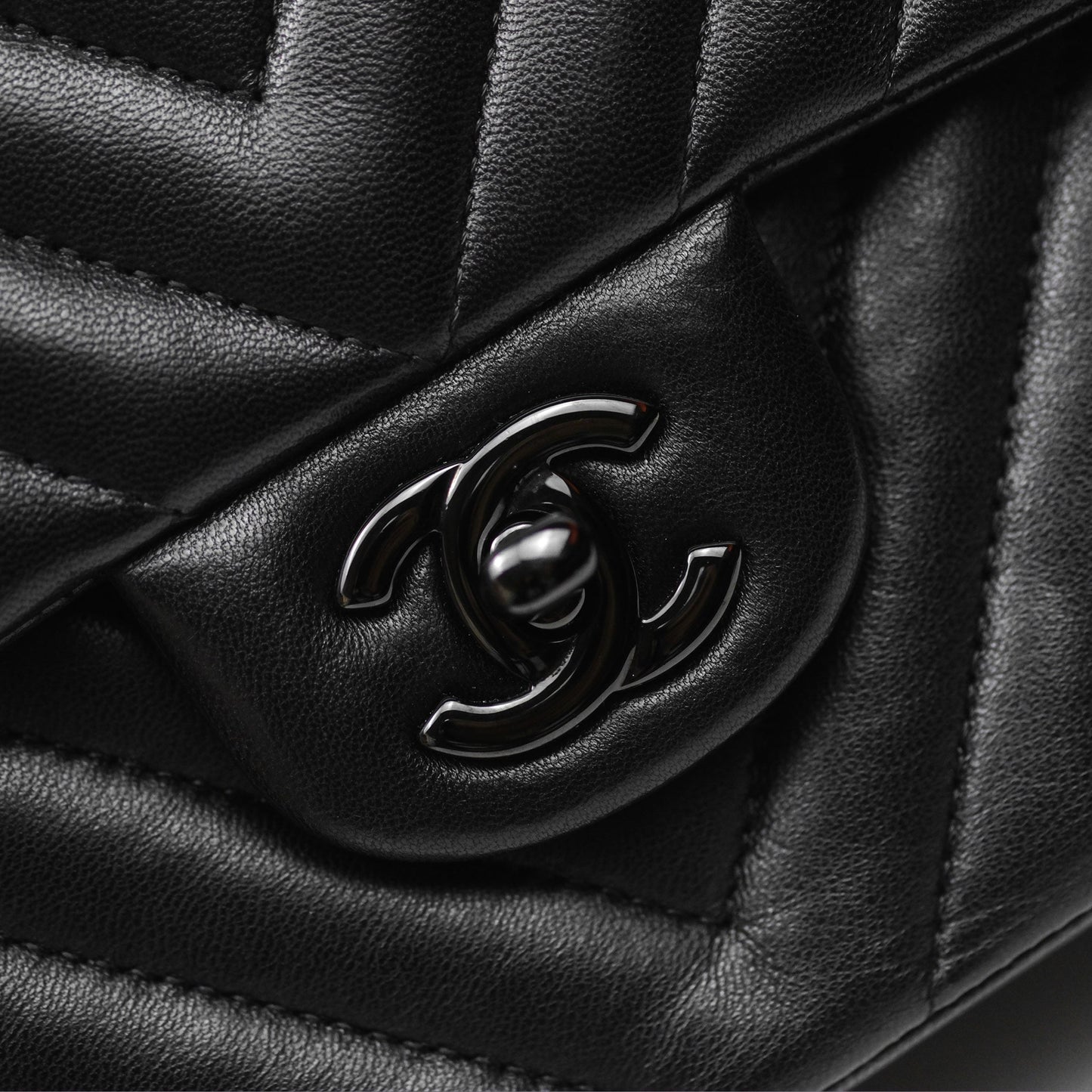 Chanel Classic M/L Medium Flap Chevron Black Lambskin So Black Hardware
