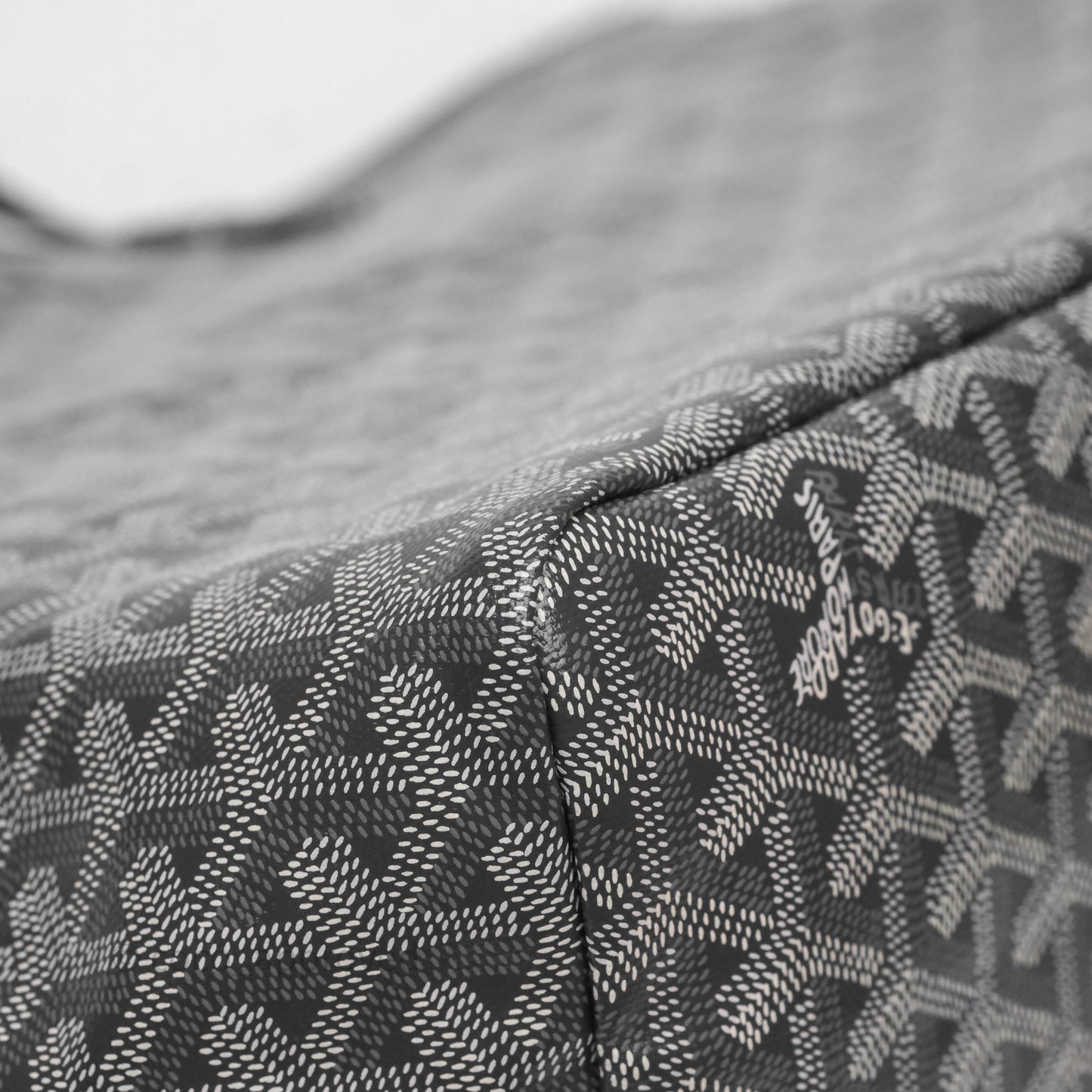 Goyard St Louis Tote PM ⁣⁣⁣⁣⁣⁣⁣⁣⁣⁣⁣⁣⁣⁣⁣⁣⁣⁣⁣⁣Grey