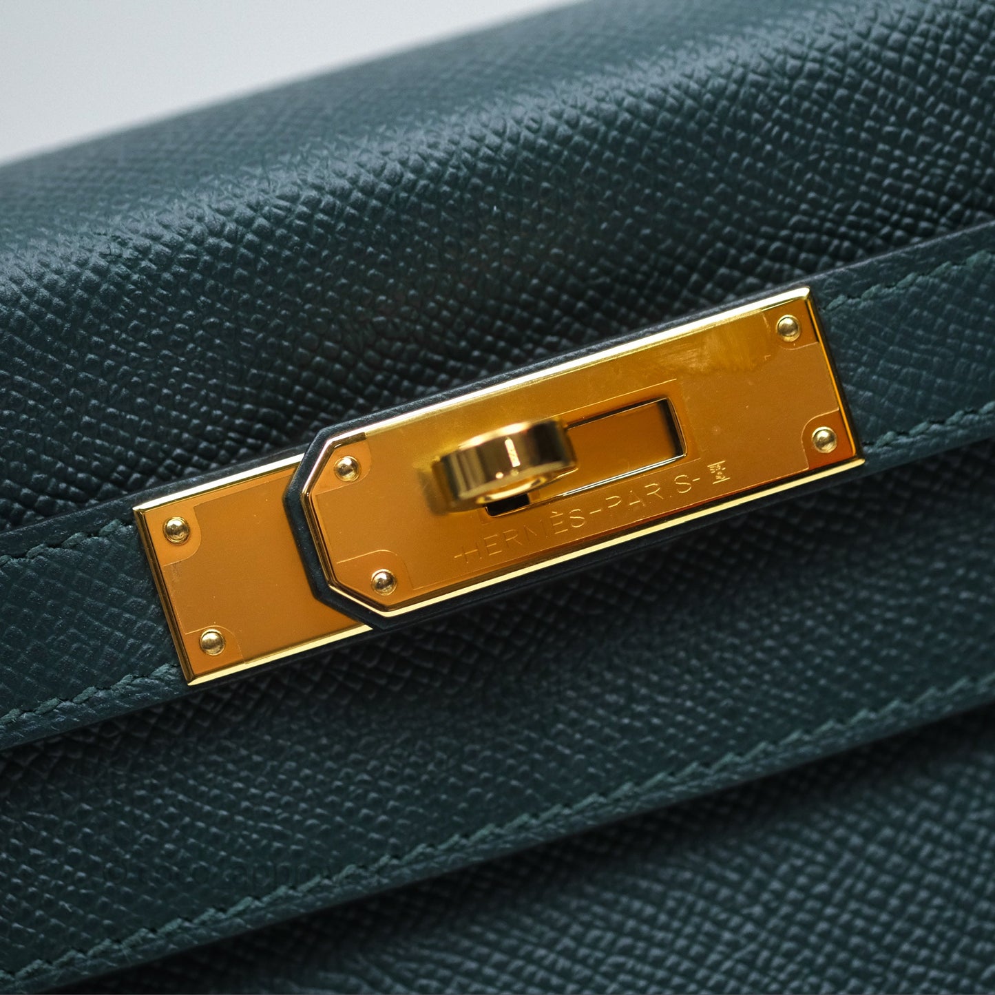 Hermès Kelly 28 Sellier Vert Cypres 6O Epsom Gold Hardware