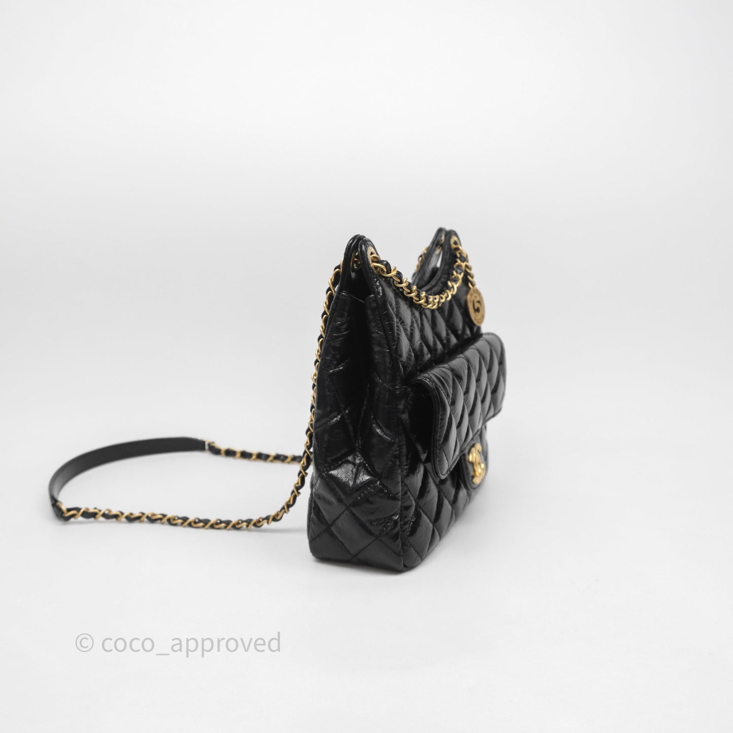Chanel Medium Quilted Wavy CC Hobo Black Shiny Crumpled Calfskin Aged Gold Hardware