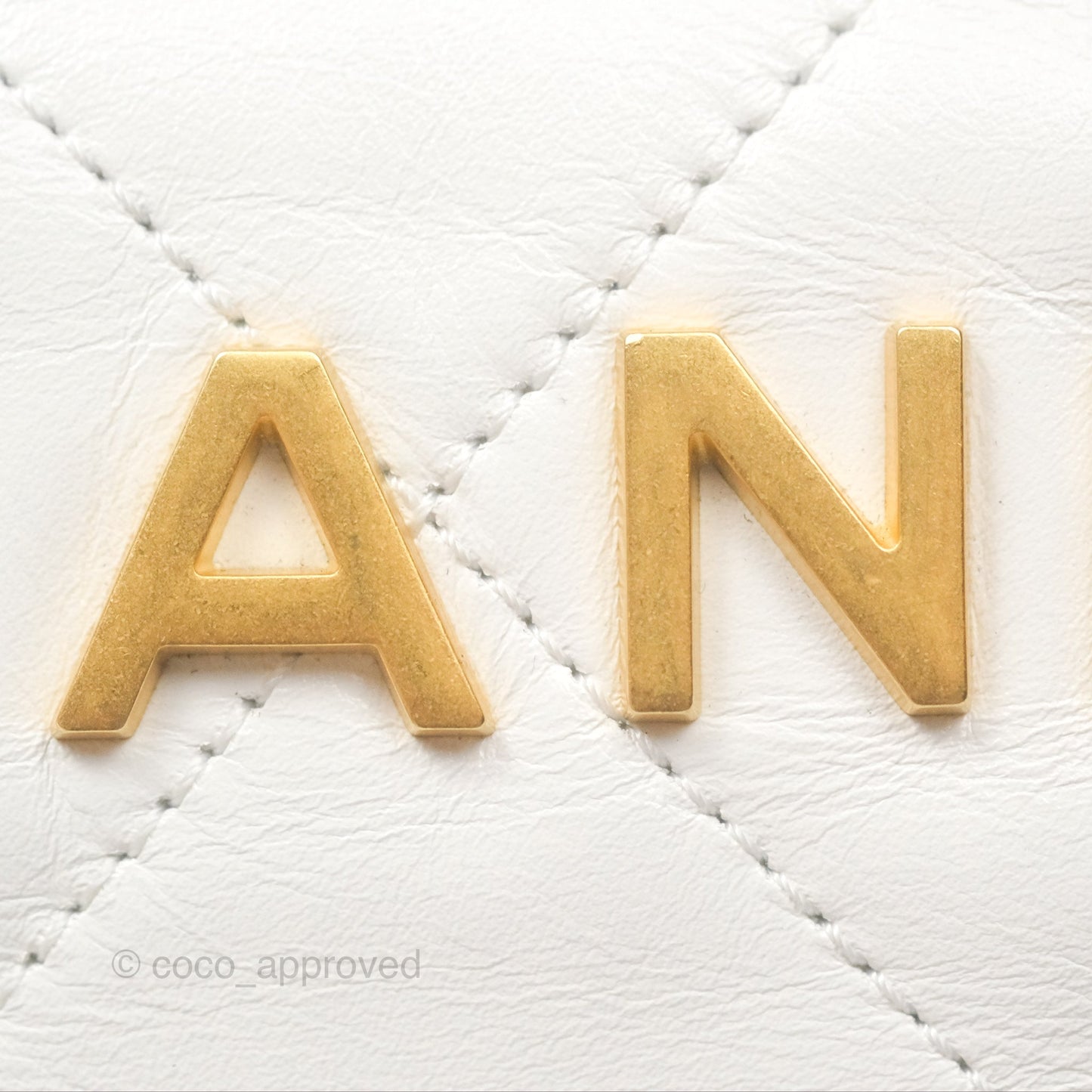 Chanel 22 Medium White Shiny Calfskin Aged Gold Hardware