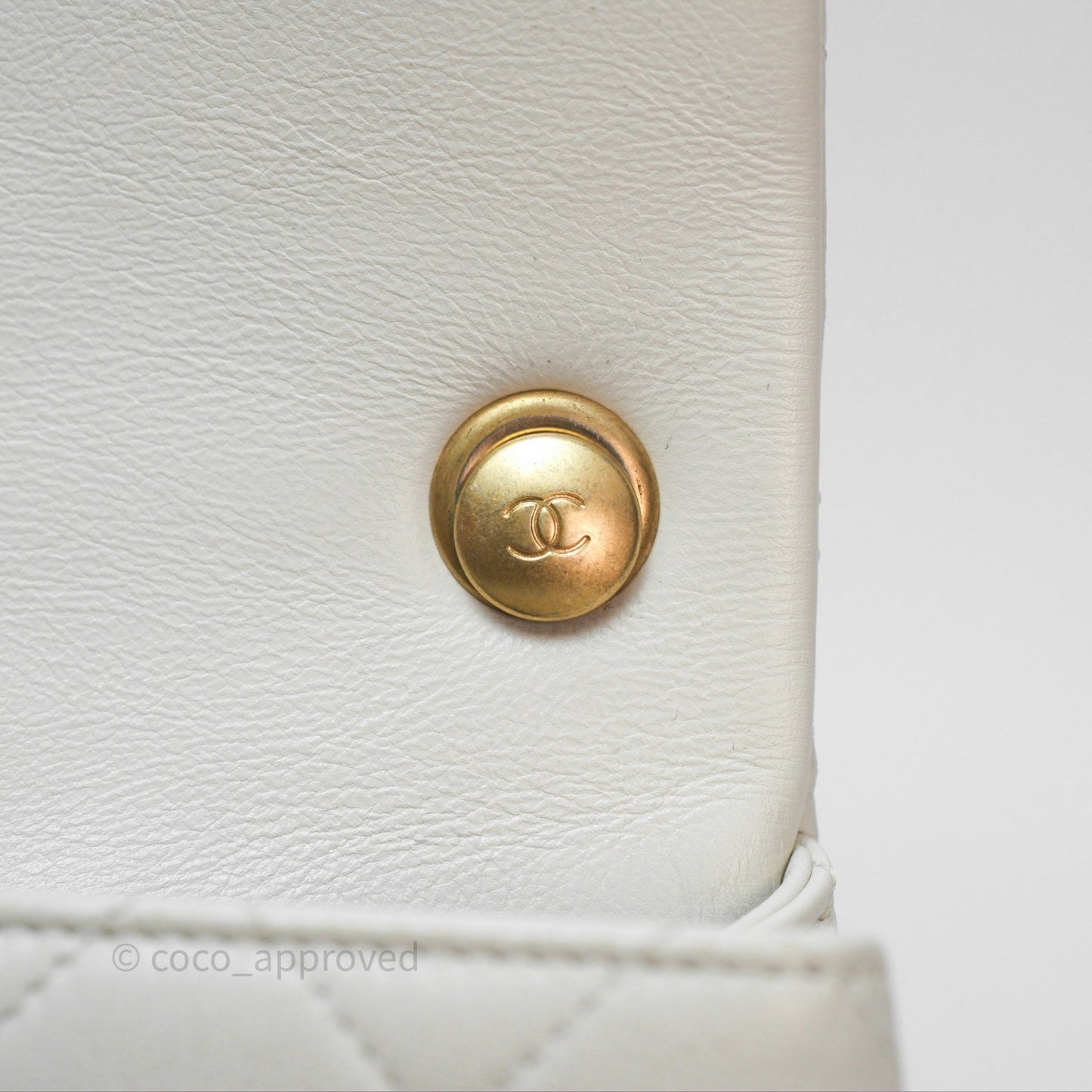 Chanel Quilted Pearl Flap Bag White Shiny Crumpled Calfskin Aged Gold Hardware 22C