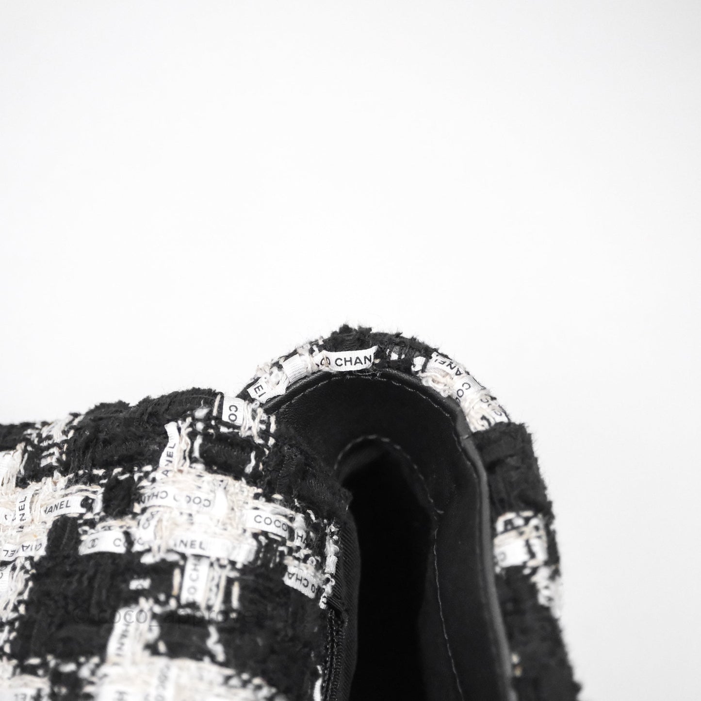 Chanel 19 Small Tweed Houndstooth Black & White Mixed Hardware
