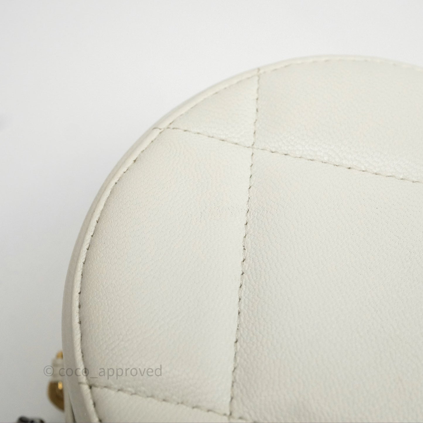 Chanel 19 Round Clutch With Chain White Calfskin Mixed Hardware