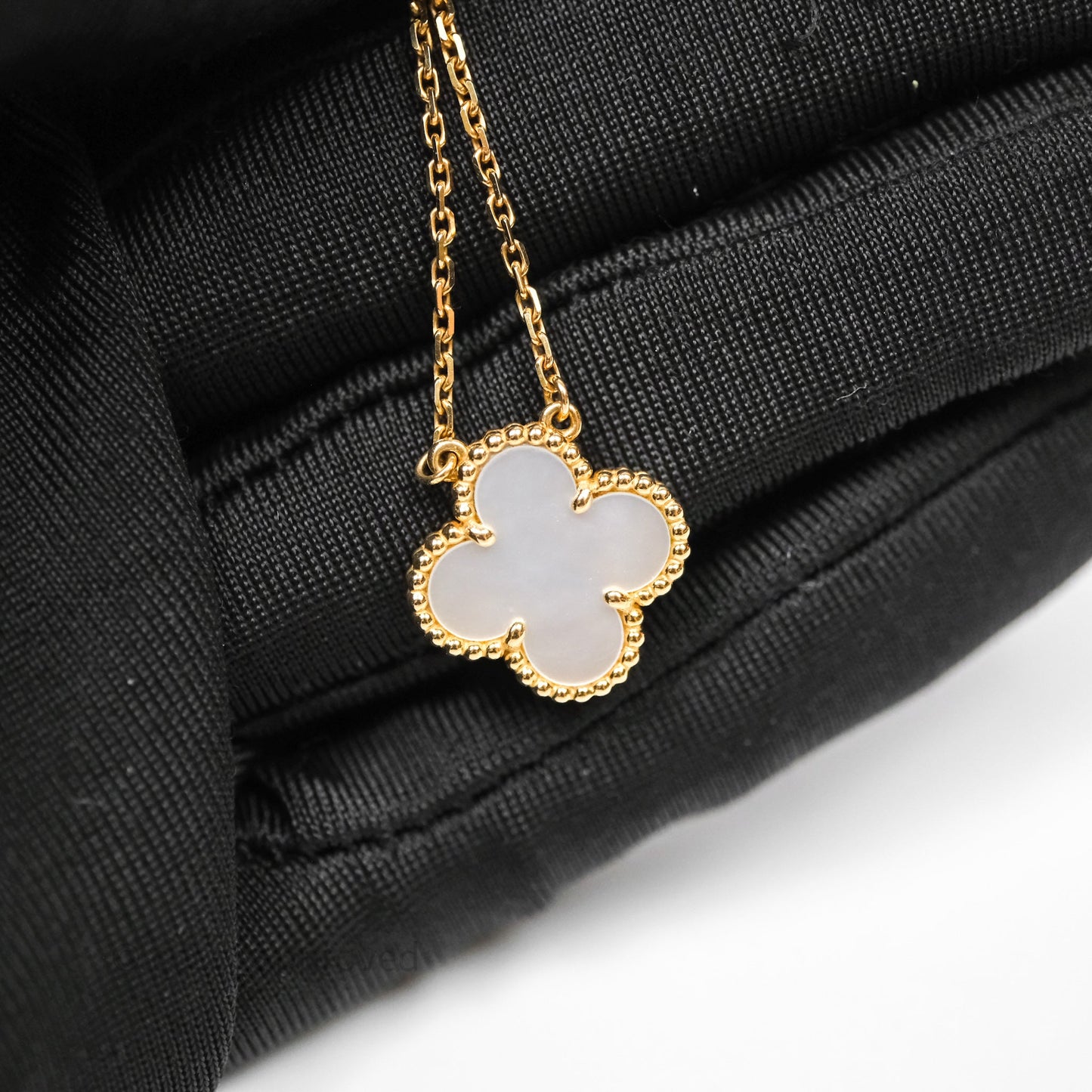 Van Cleef & Arpels Vintage Alhambra Pendant White Mother-of-pearl Necklace Yellow Gold