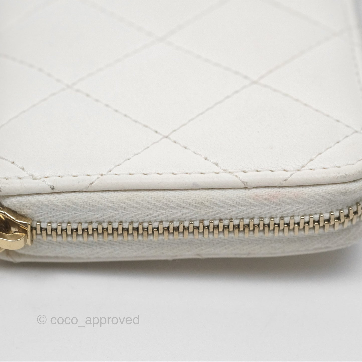 Chanel Pearl CC Zipped Coin Purse White Lambskin Gold Hardware