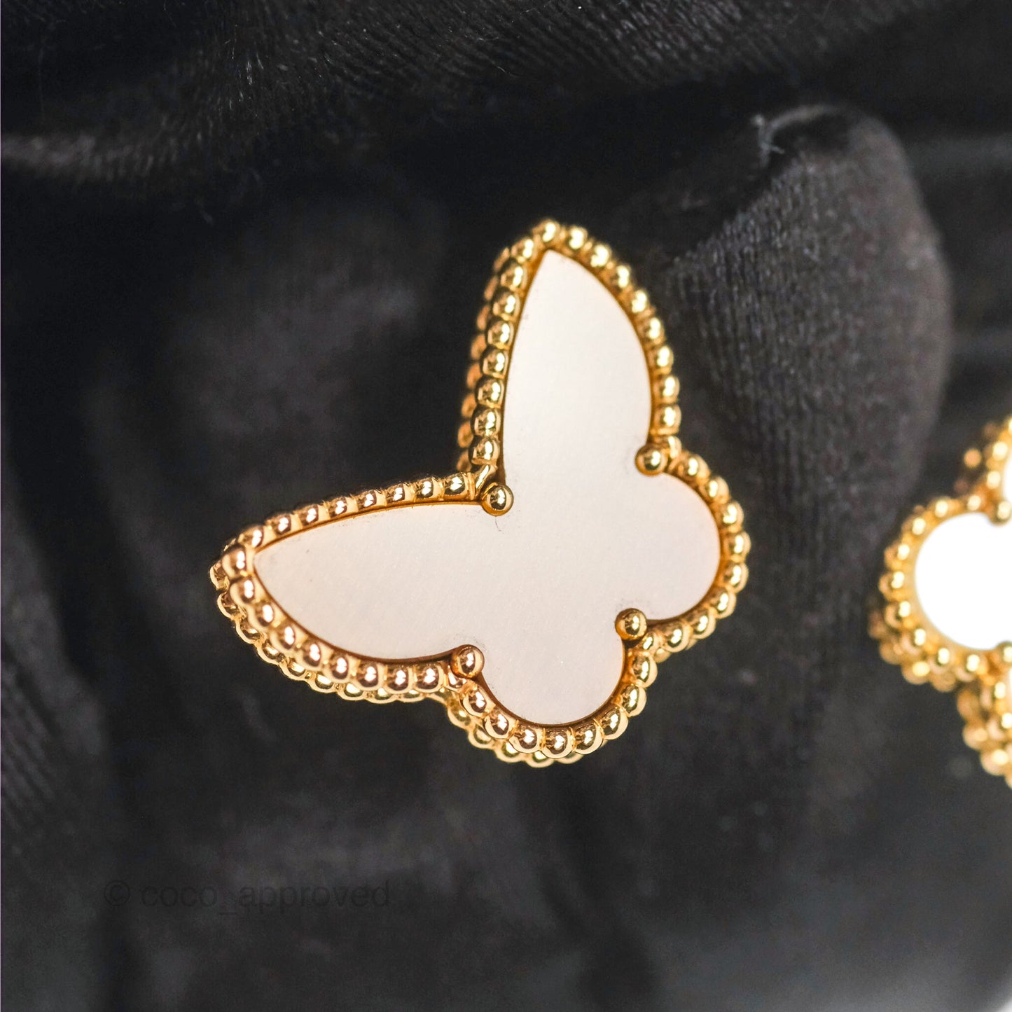 Van Cleef & Arpels Lucky Alhambra Between the Finger Ring White Mother-of-pearl Yellow Gold