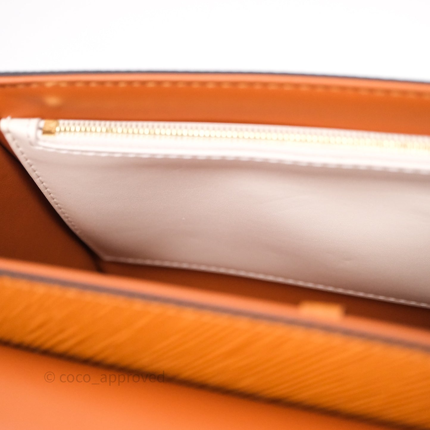 Louis Vuitton Twist Bag MM Gold Honey Epi