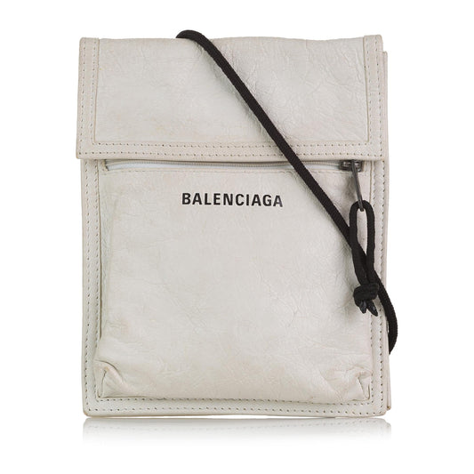 Luxury Balenciaga Explorer Pouch Leather Crossbody (SHG-DKXPVu)