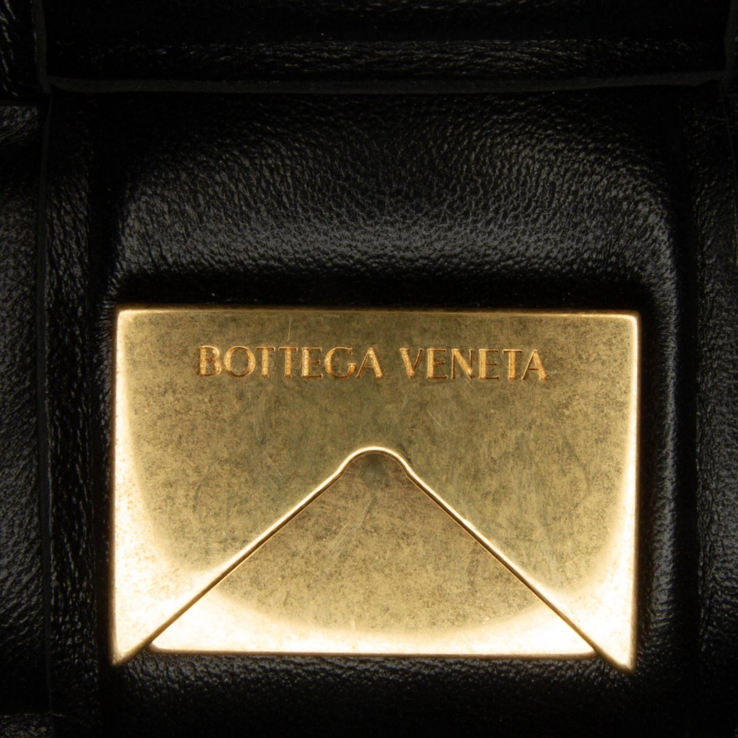 Luxury Bottega Veneta Intrecciato Padded Chain Cassette (SHG-MLGNZm)