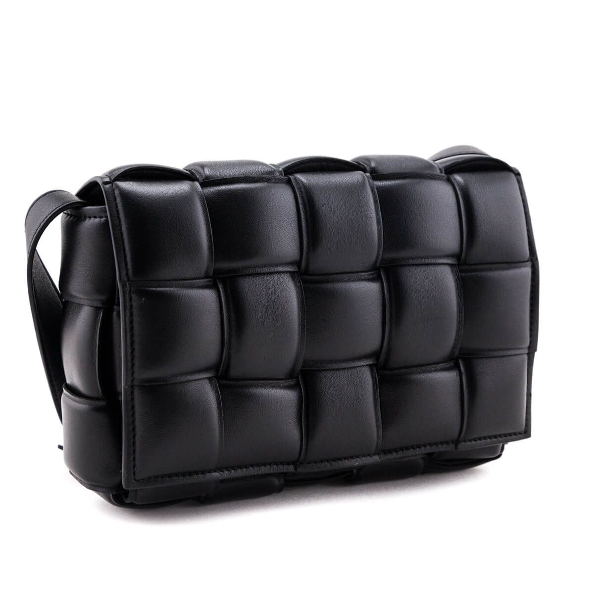 Luxury Bottega Veneta Black Lambskin Maxi Intreccio Padded Cassette Crossbody