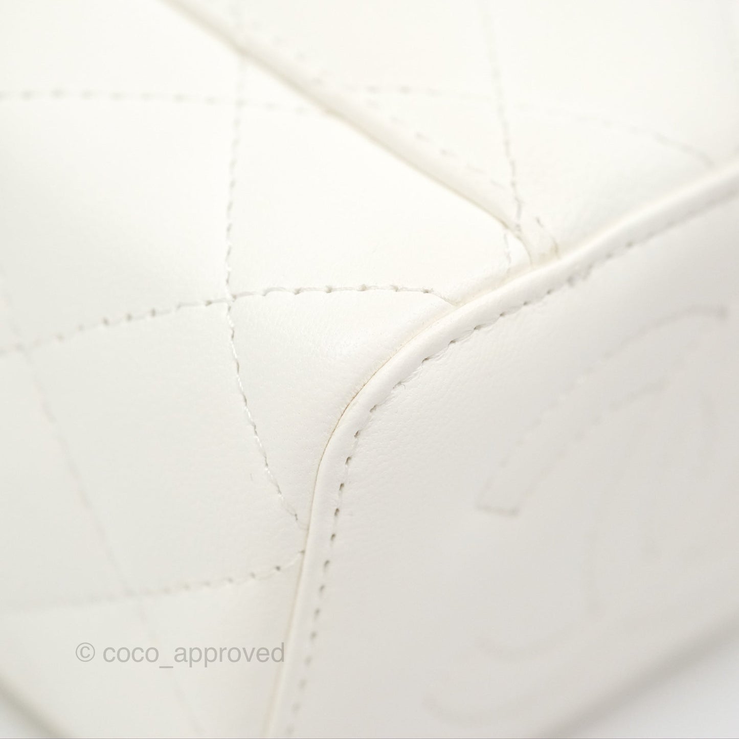Chanel Mini Ball Crush Vanity With Chain White Lambskin Gold Hardware