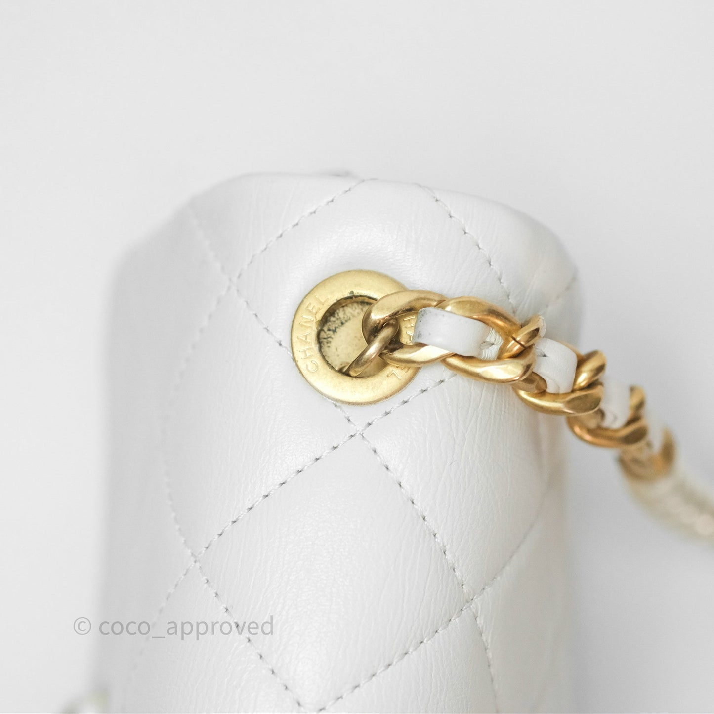 Chanel Quilted Pearl Flap Bag White Shiny Crumpled Calfskin Aged Gold Hardware 22C