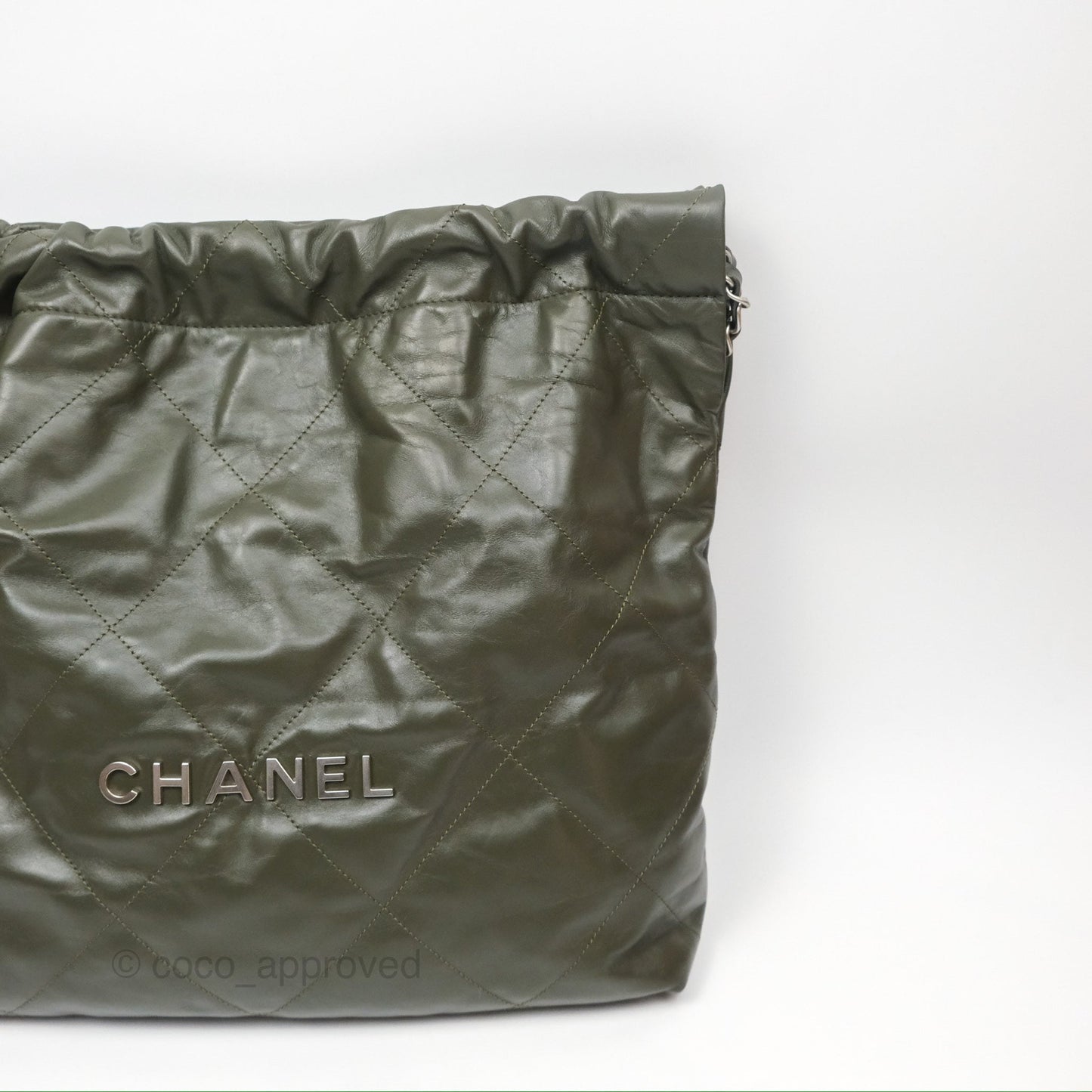 Chanel 22 Medium Green Shiny Calfskin Ruthenium Hardware