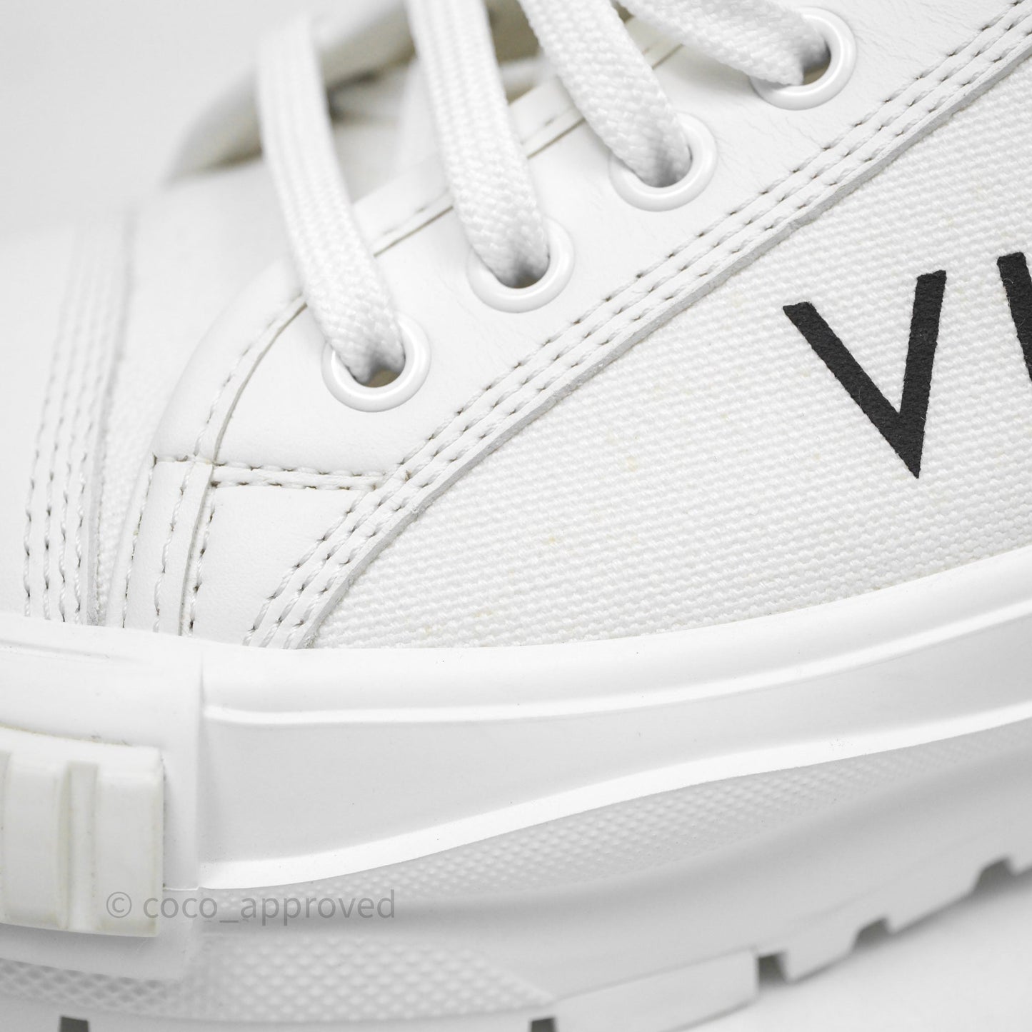 Louis Vuitton Logo Blanc Sneakers Size 38