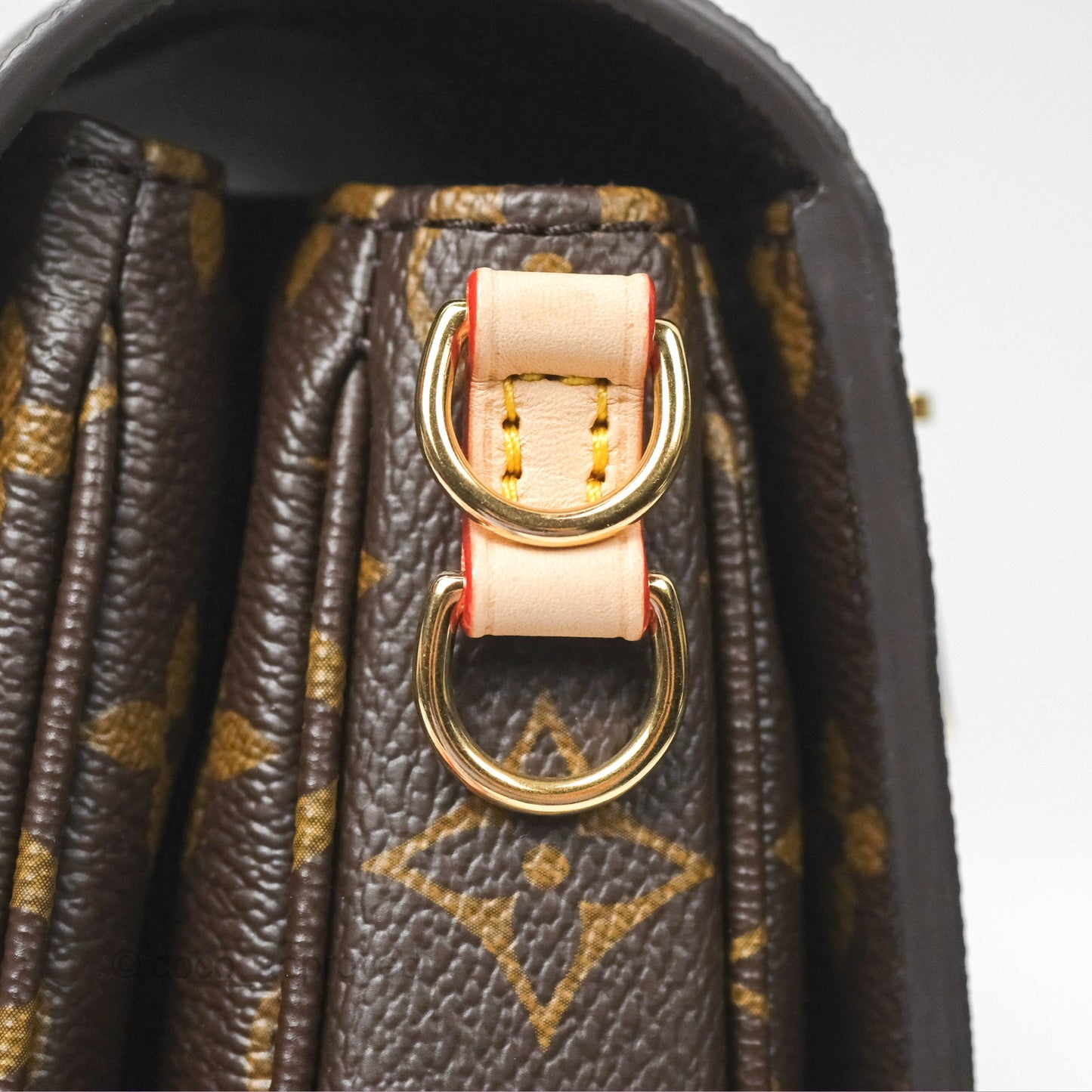 Louis Vuitton Pochette Métis East West Monogram Canvas