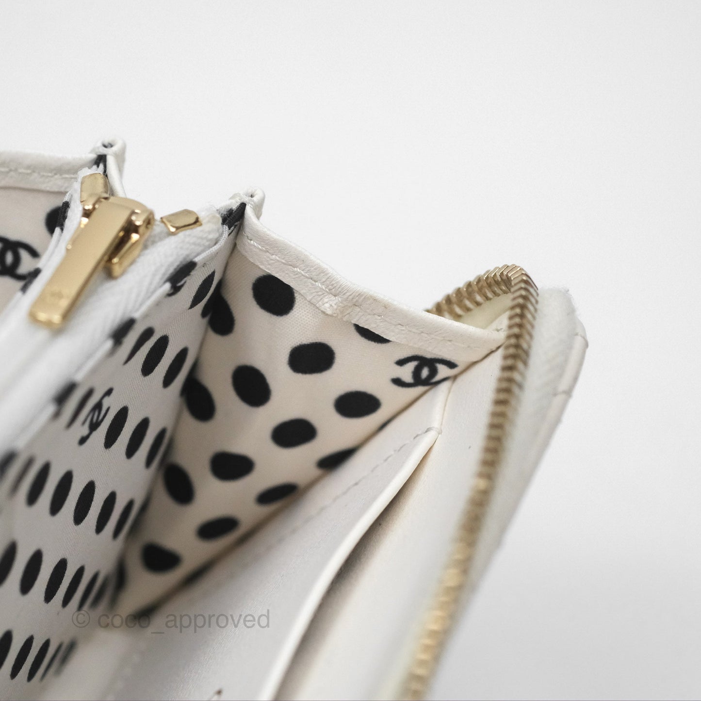 Chanel Pearl CC Zipped Coin Purse White Lambskin Gold Hardware