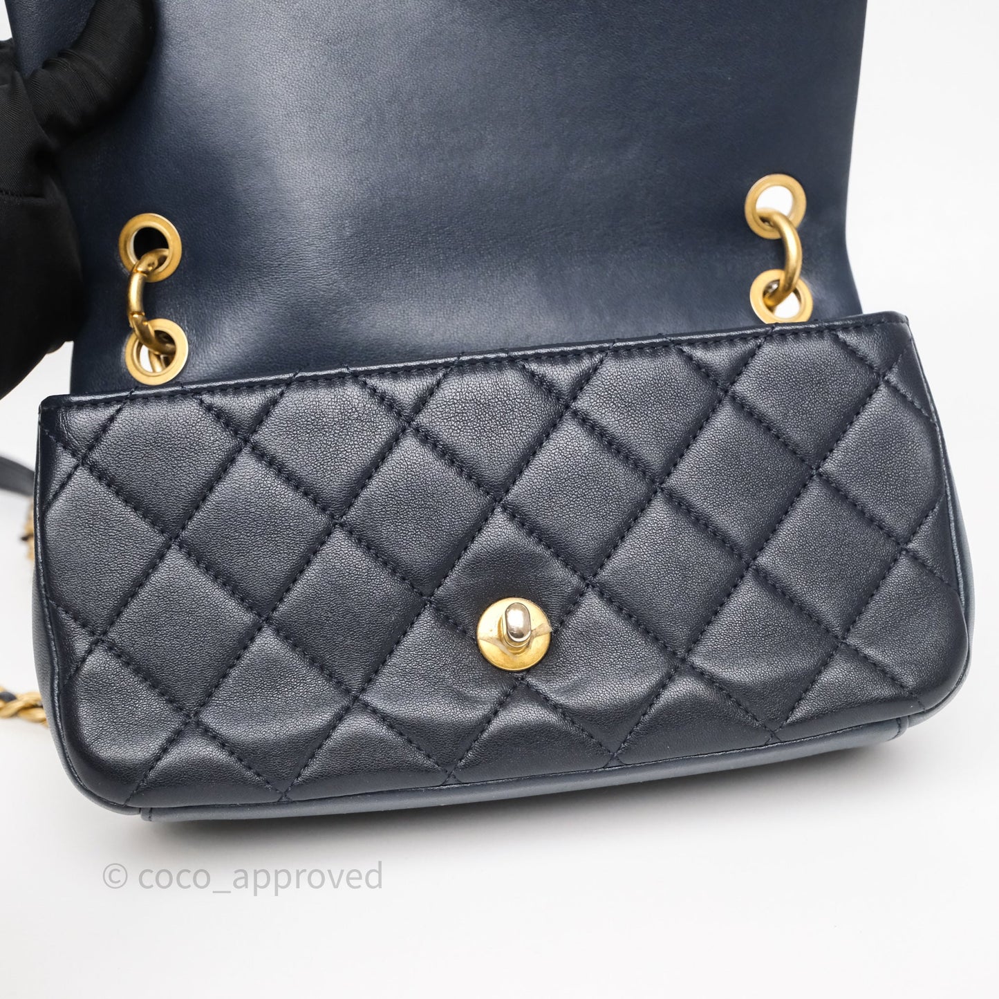 Chanel Quilted Entwined Chain Bag Navy Lambskin Aged Gold Hardware 21P