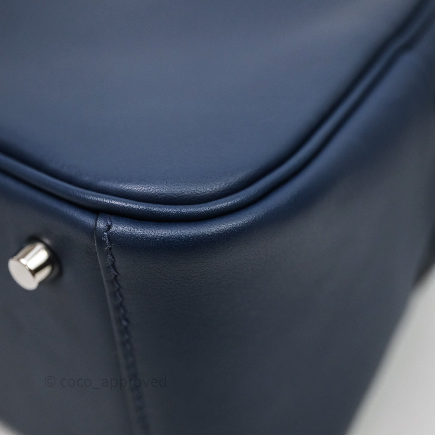 Hermès Mini Lindy II 20 Bleu Navy 7U / Rouge Grenat K1 Swift Palladium Hardware