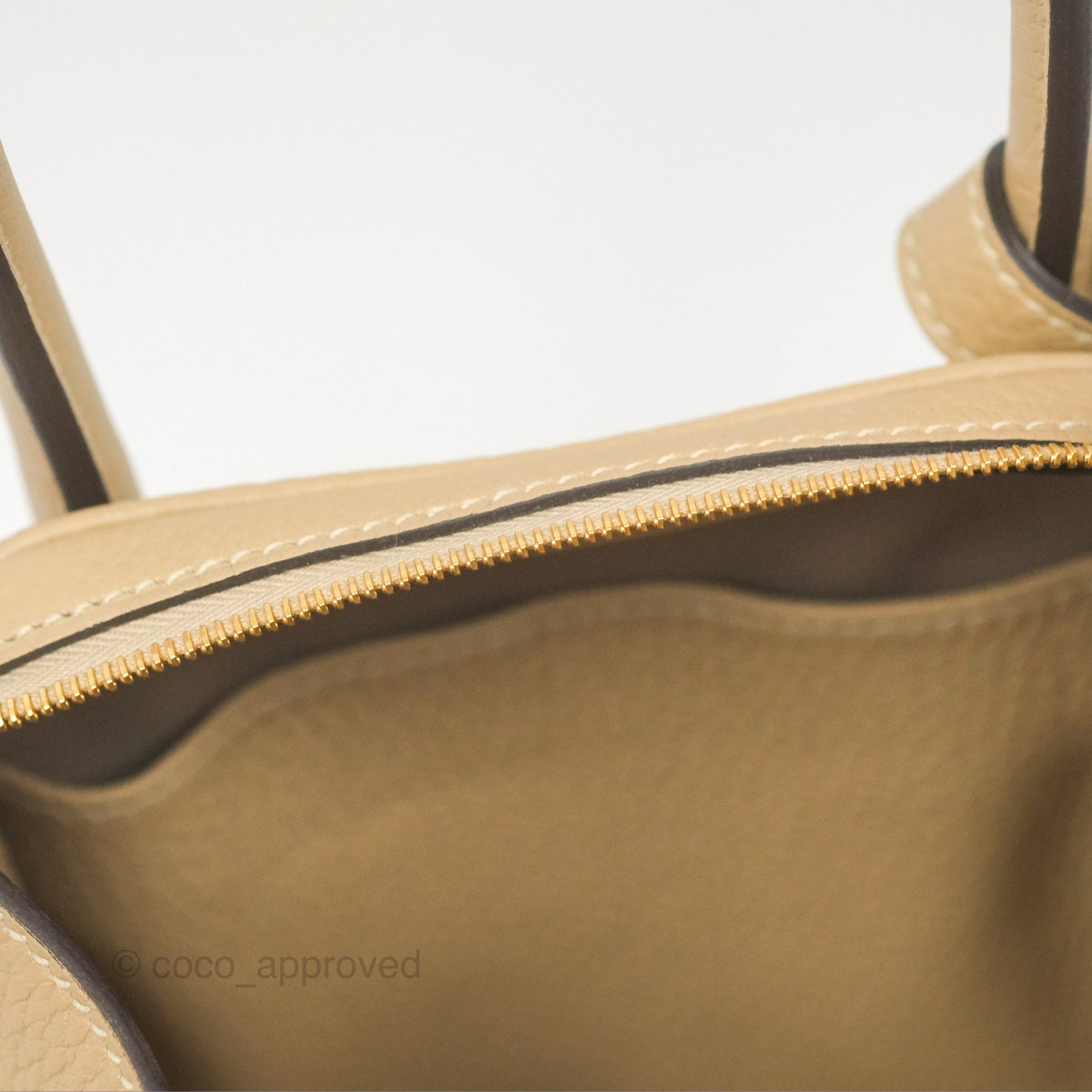 Hermès Lindy 26 Trench Clemence Gold Hardware