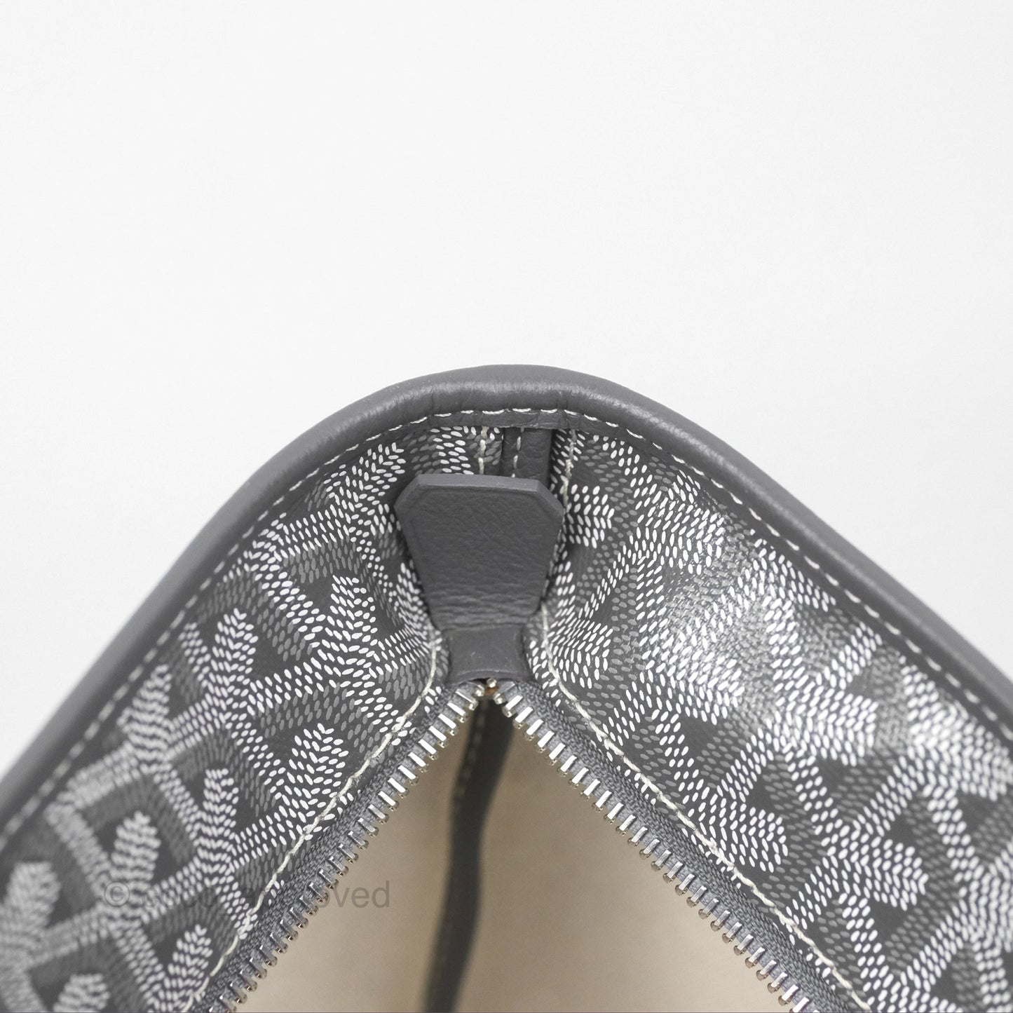 Goyard St Artois Tote MM ⁣⁣⁣⁣⁣⁣⁣⁣⁣⁣⁣⁣⁣⁣⁣⁣⁣⁣⁣⁣Grey Canvas