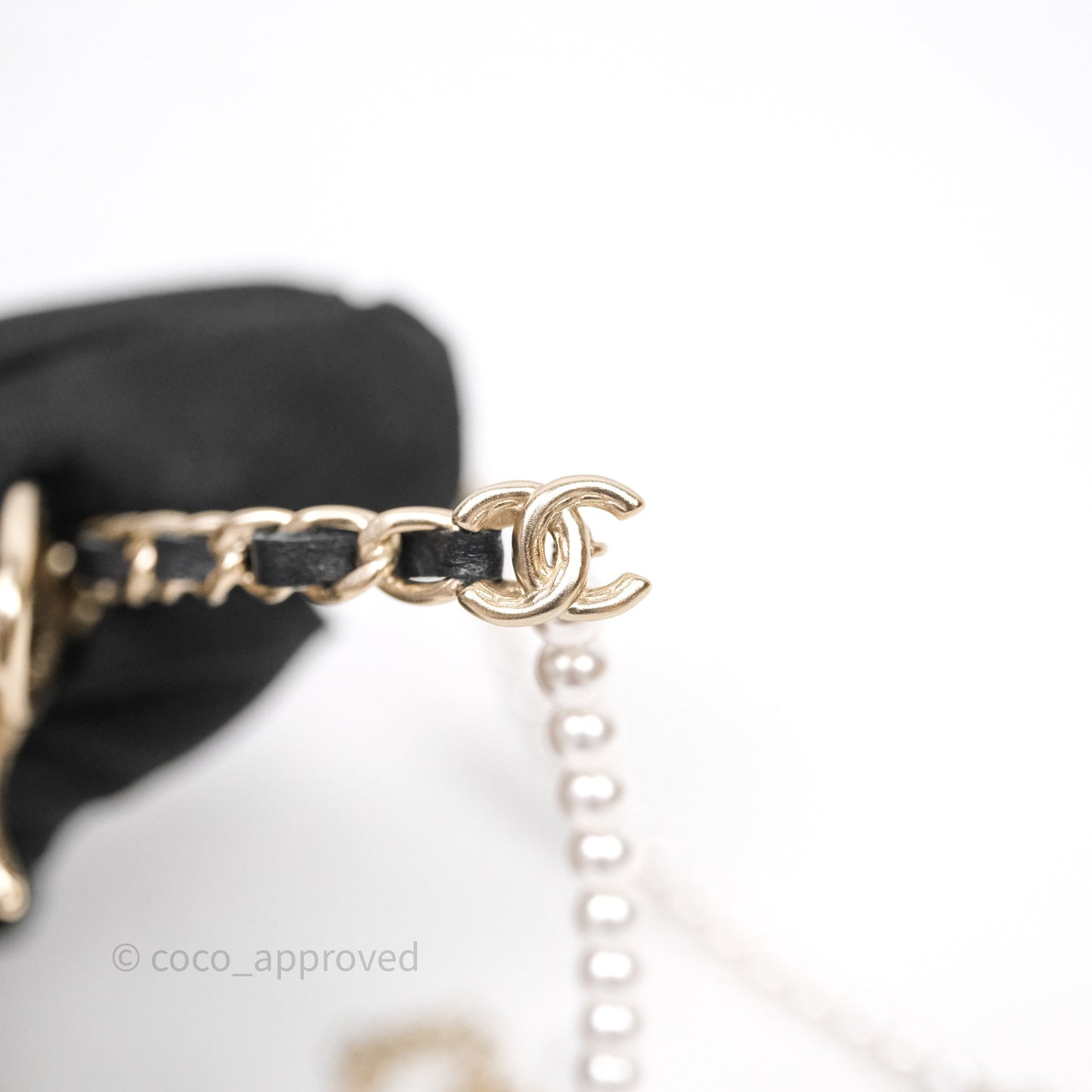 Chanel Ribbon Black Leather Pearl Chain Choker Gold Tone 22S