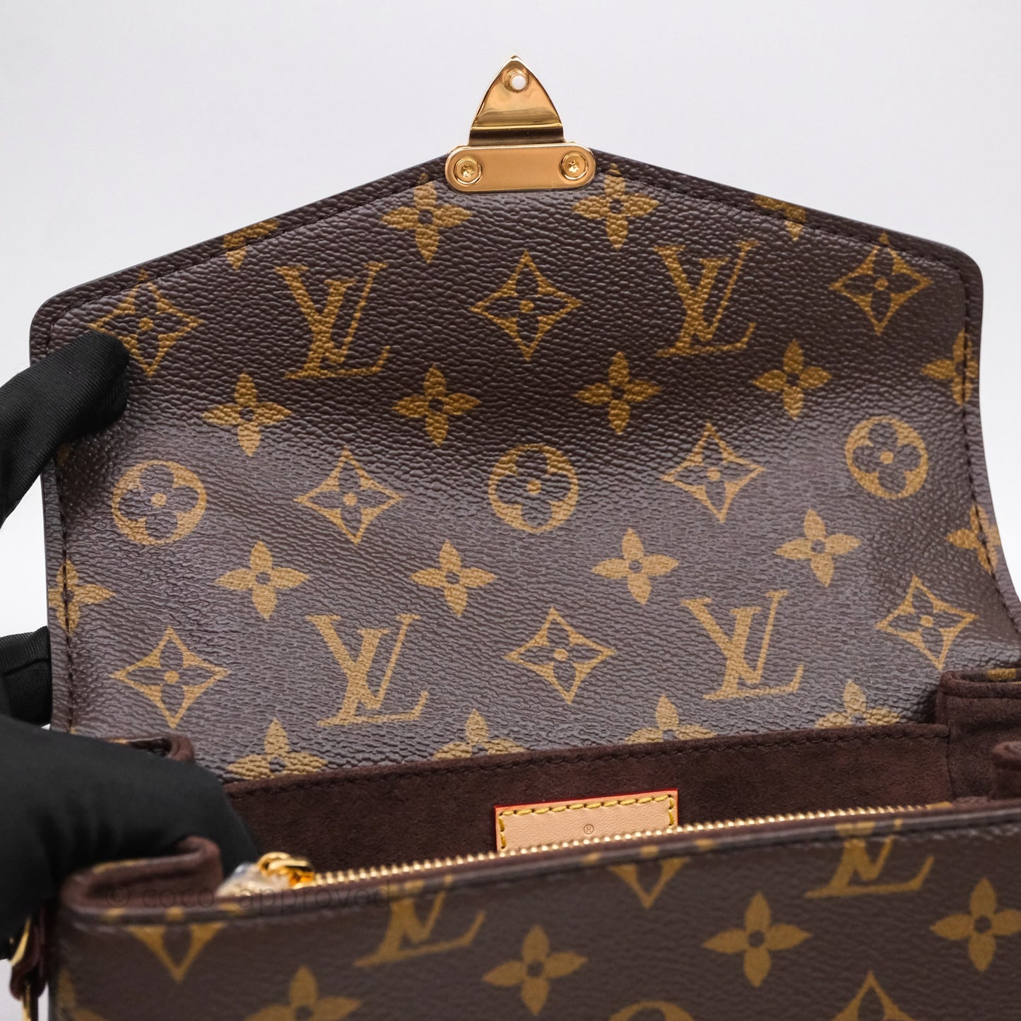 Louis Vuitton Pochette Métis East West Monogram Canvas