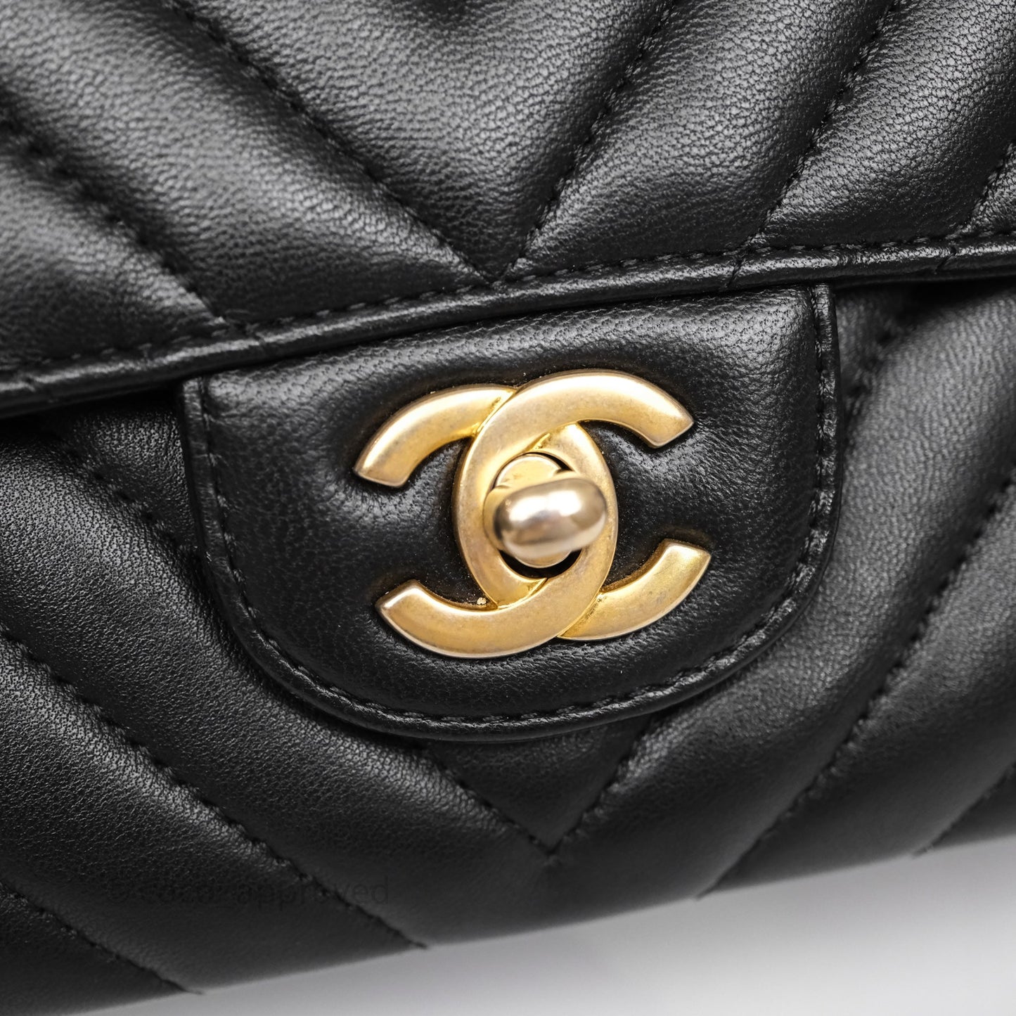 Chanel Classic Medium Flap Chevron Black Lambskin Aged Gold Hardware
