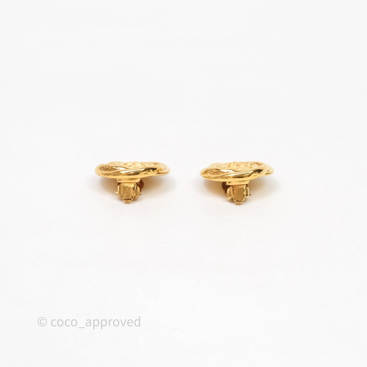 Chanel Vintage CC Round Ear Clip Gold Tone 93P