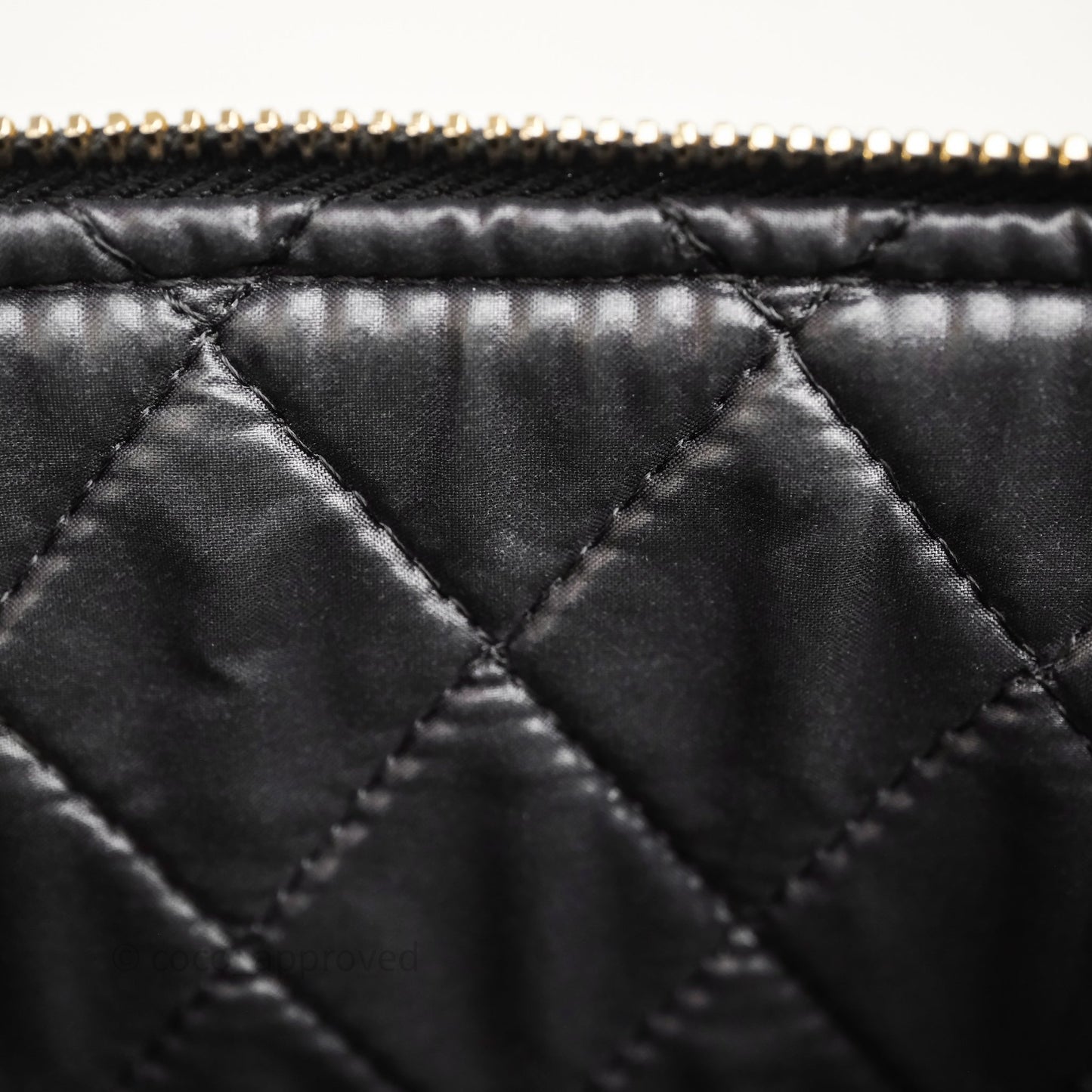 Chanel Classic Zipper O Case Black/ White Gold Hardware