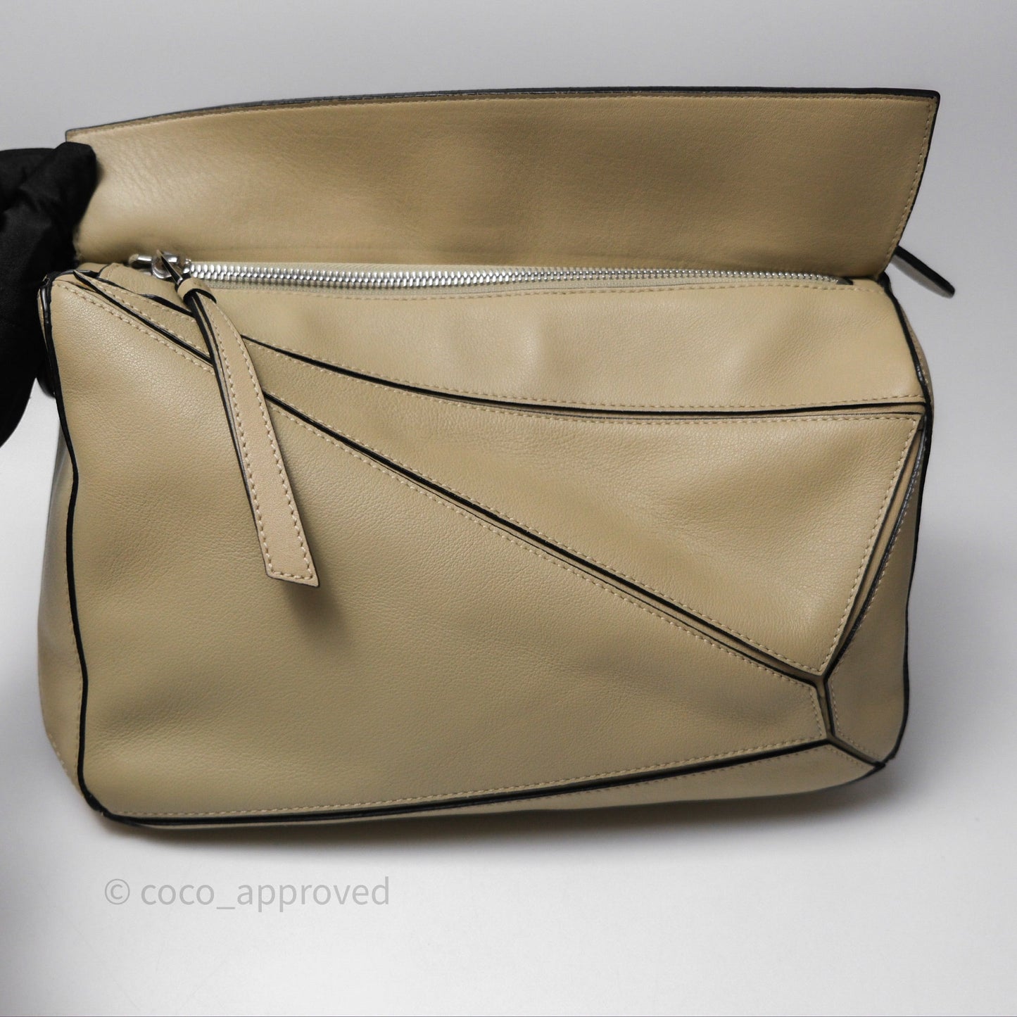 Loewe Medium Puzzle Bag Light Beige Calfskin
