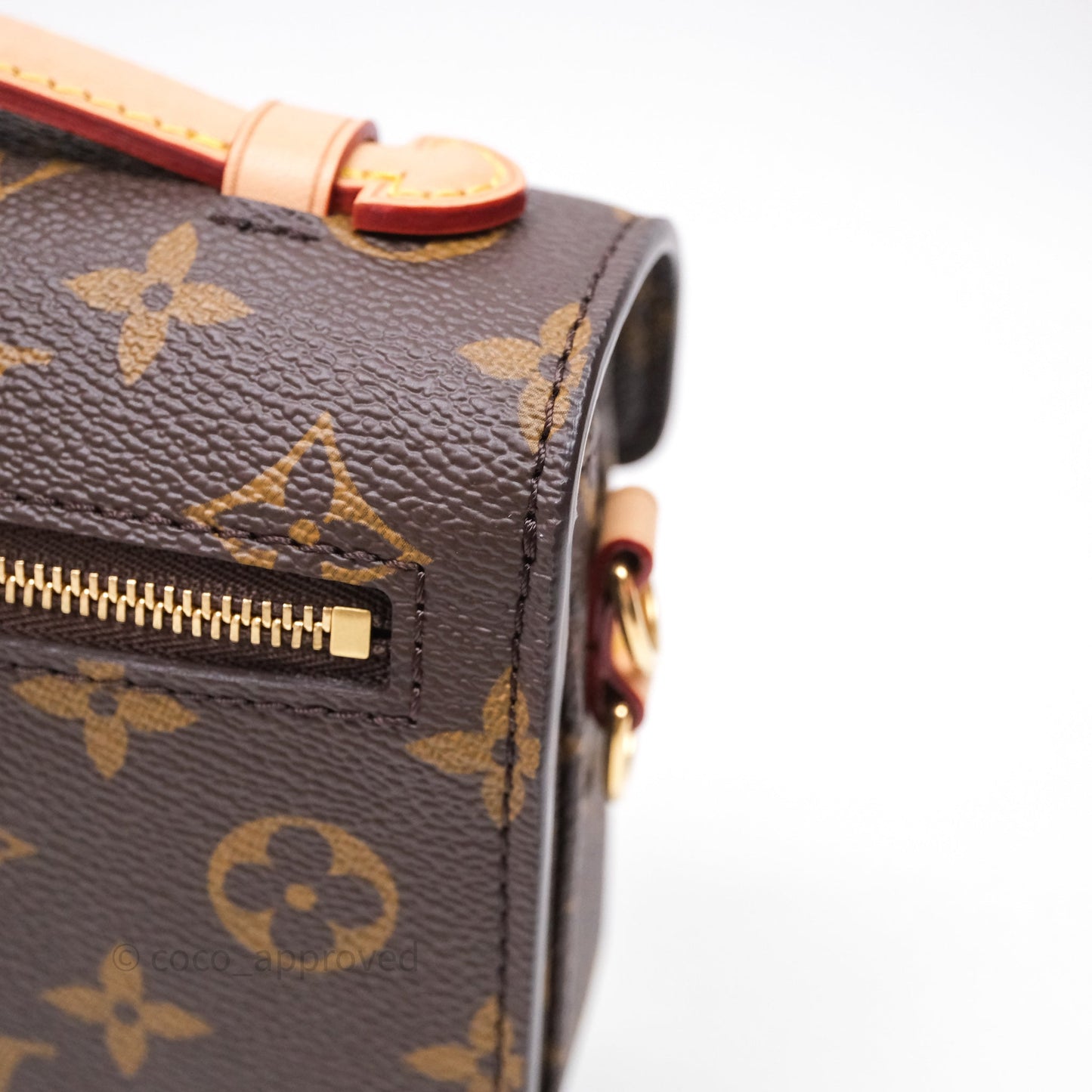 Louis Vuitton Pochette Métis East West Monogram Canvas