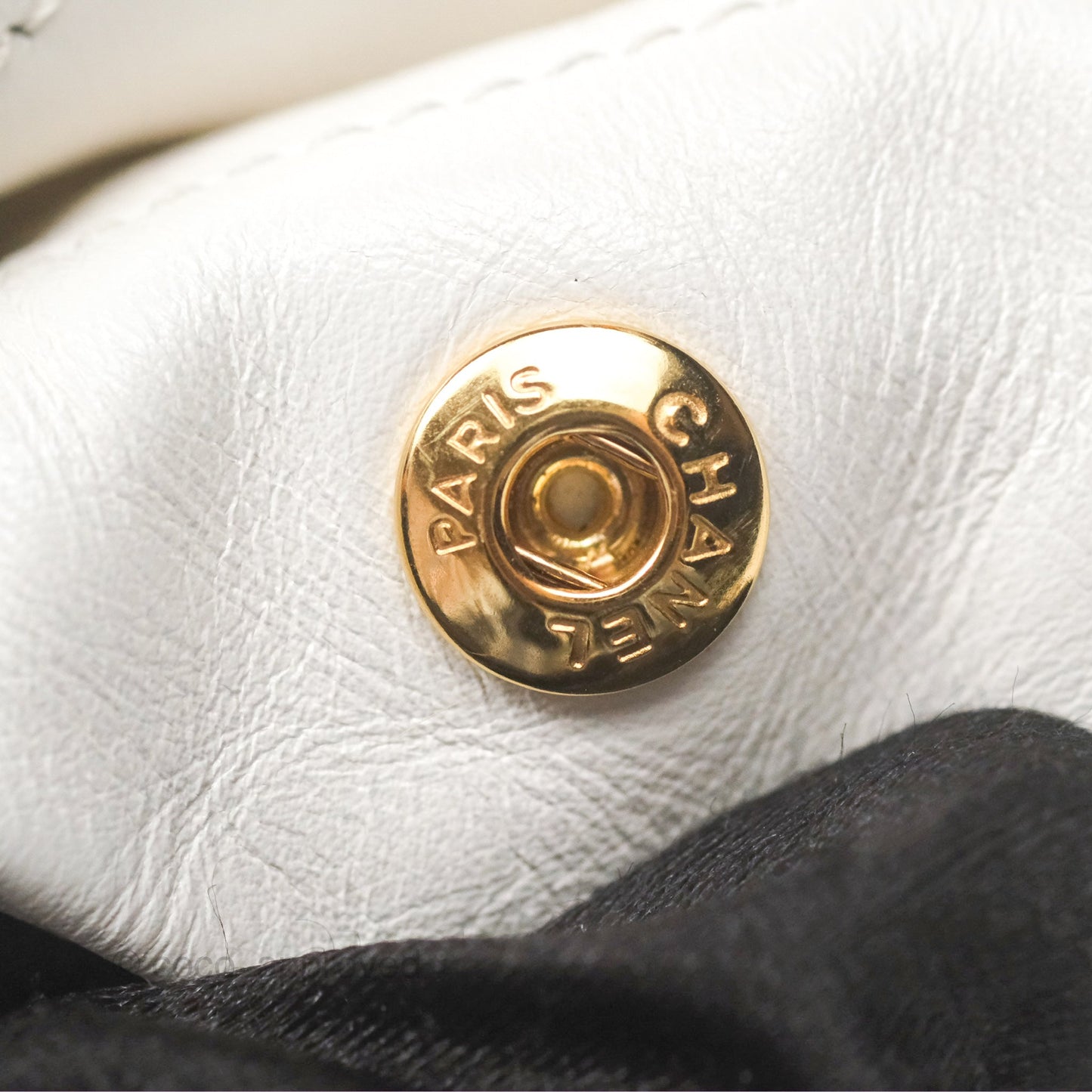 Chanel 22 Medium White Shiny Calfskin Aged Gold Hardware