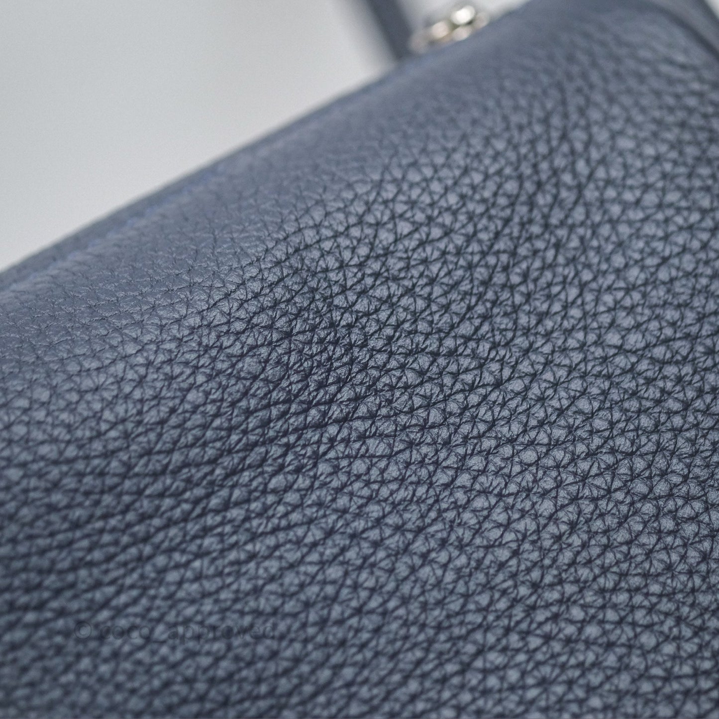 Hermès Lindy 26 Bleu Nuit 2Z Taurillon Clemence Palladium Hardware