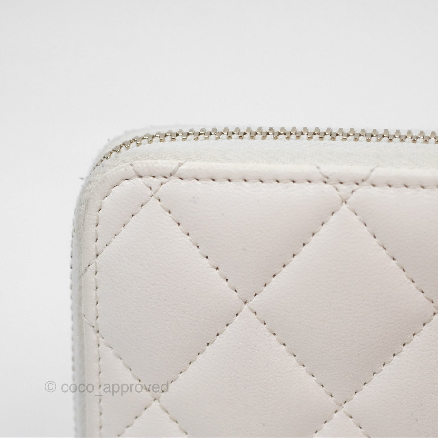 Chanel Pearl CC Zipped Coin Purse White Lambskin Gold Hardware
