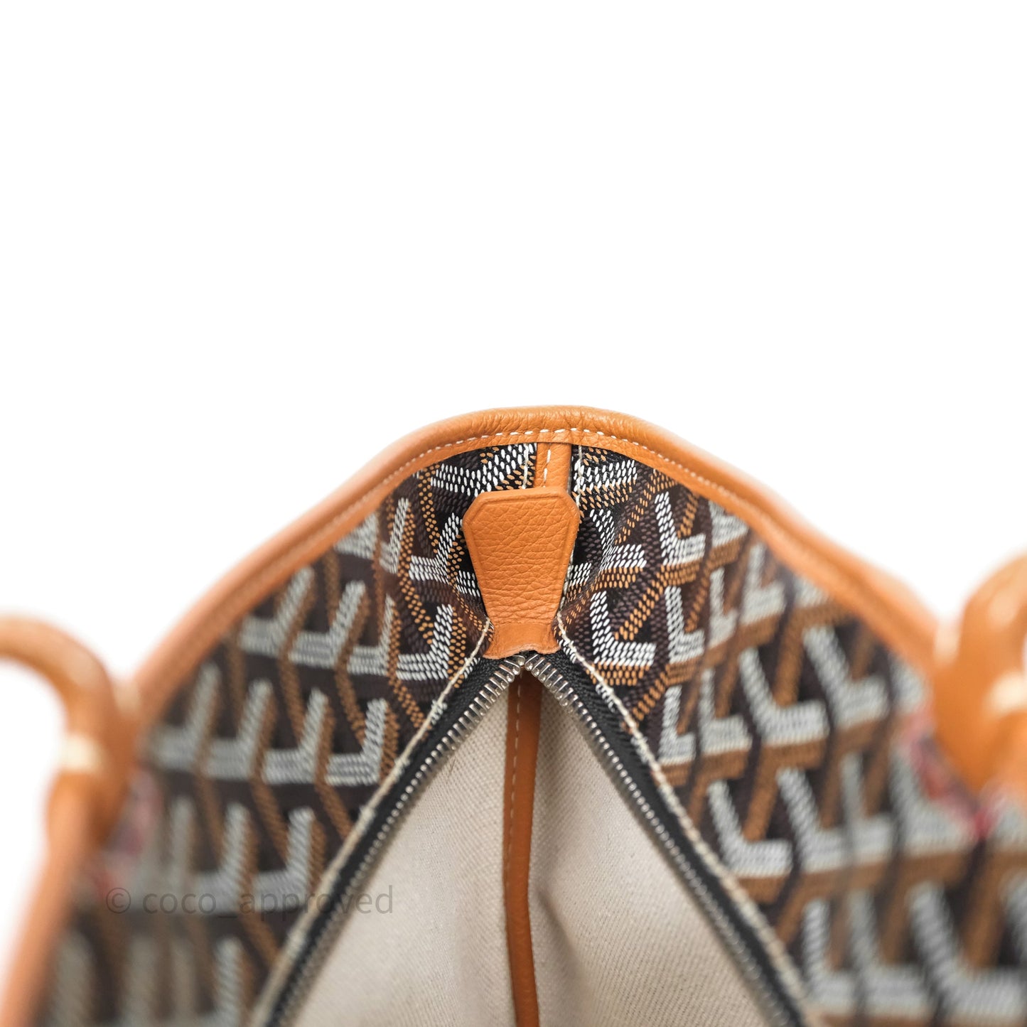 Goyard Artois Tote MM Goyardine Canvas⁣⁣⁣⁣⁣⁣⁣⁣⁣⁣⁣⁣⁣⁣⁣⁣⁣⁣⁣⁣ Tan/Black