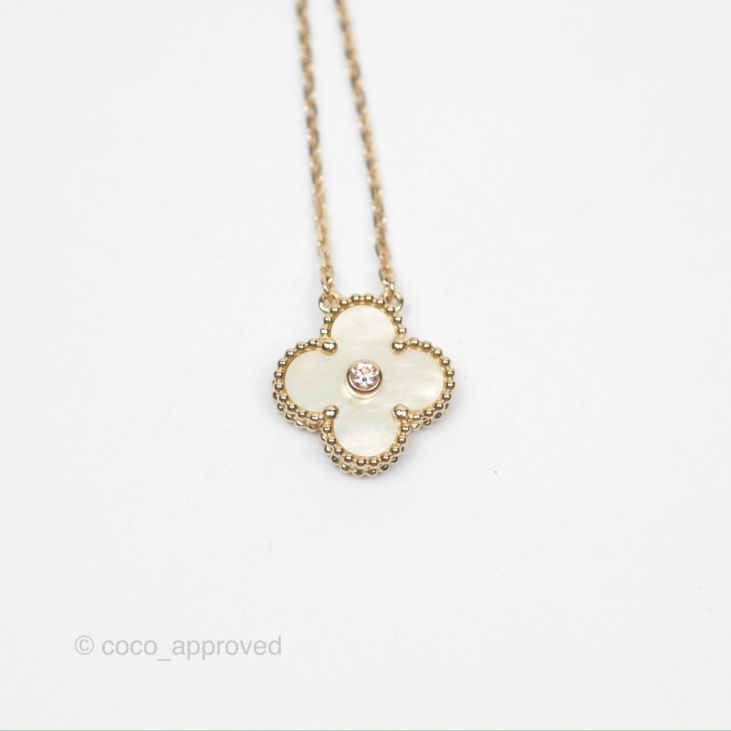 Van Cleef & Arpels Vintage Alhambra Pendant Gold Mother-of-pearl Necklace Yellow Gold