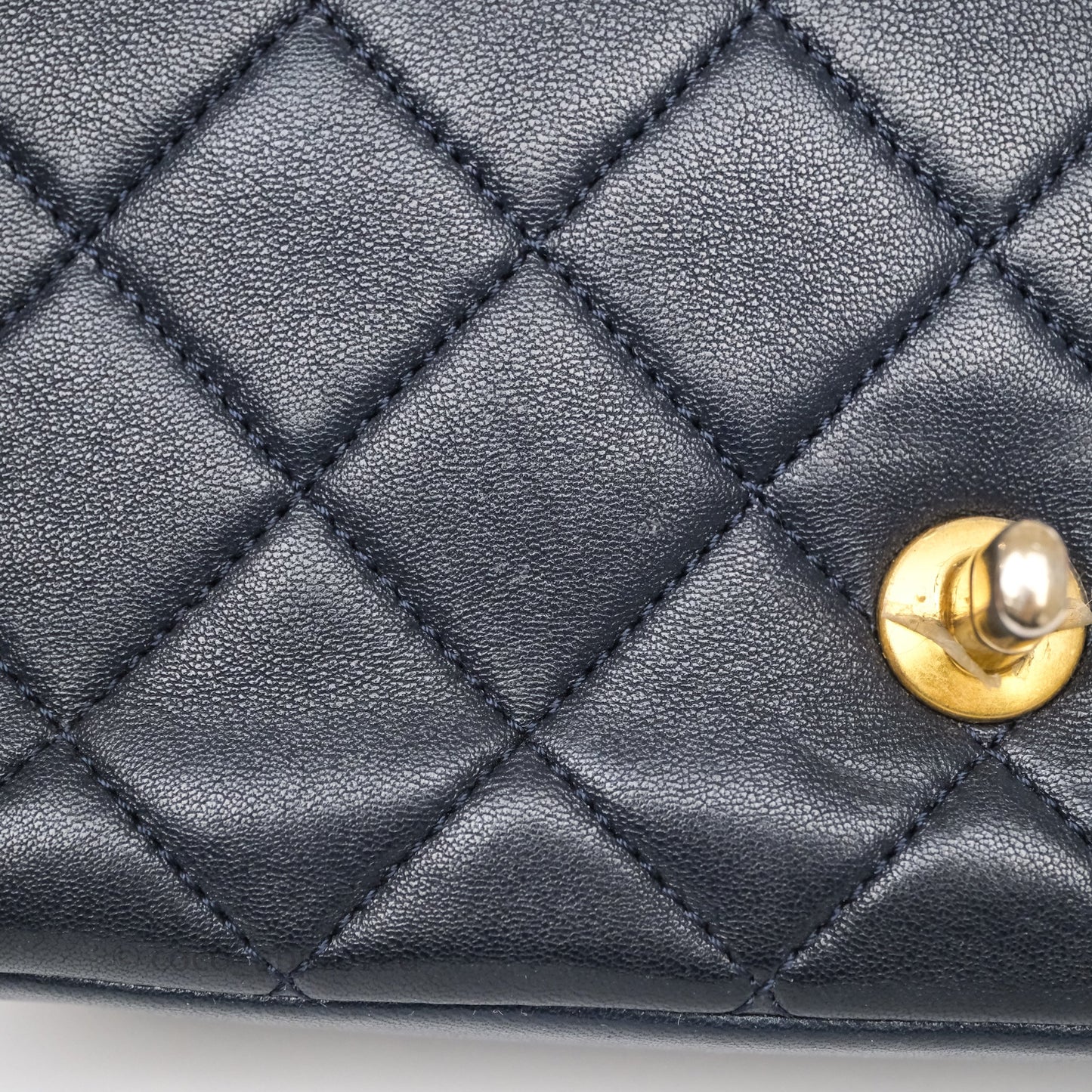 Chanel Quilted Entwined Chain Bag Navy Lambskin Aged Gold Hardware 21P