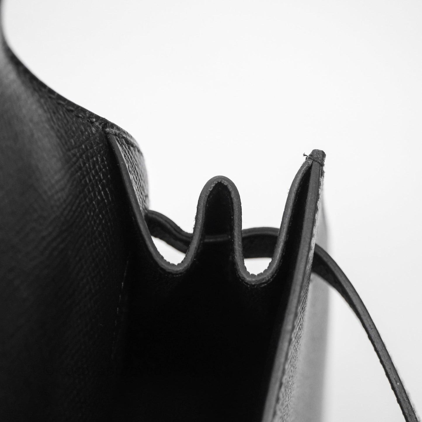Hermès Kelly 28 Noir 89 Epsom Gold Hardware