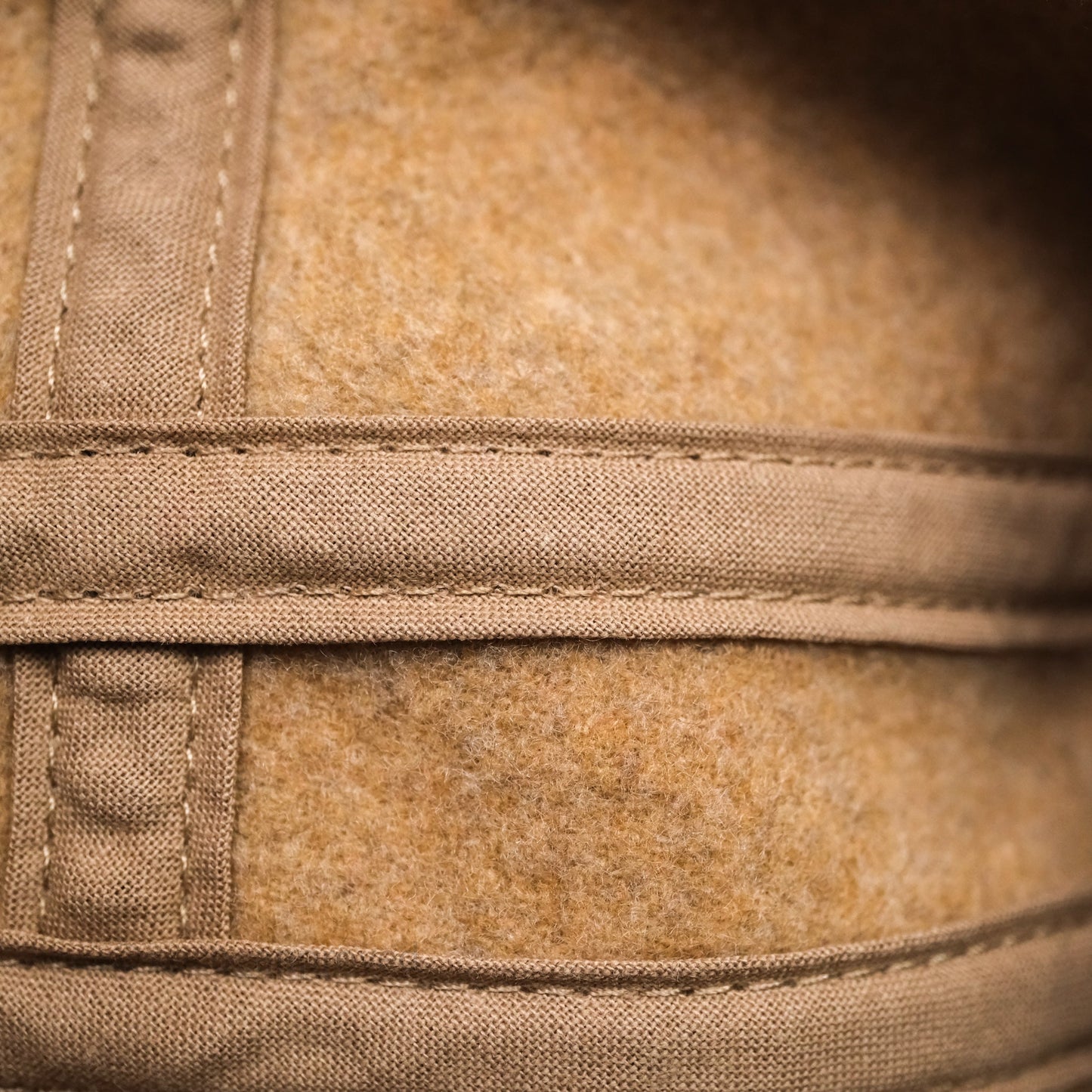 Hermès Saint Honore Beret Cashmere Biscuit 48/ Rouge H 55