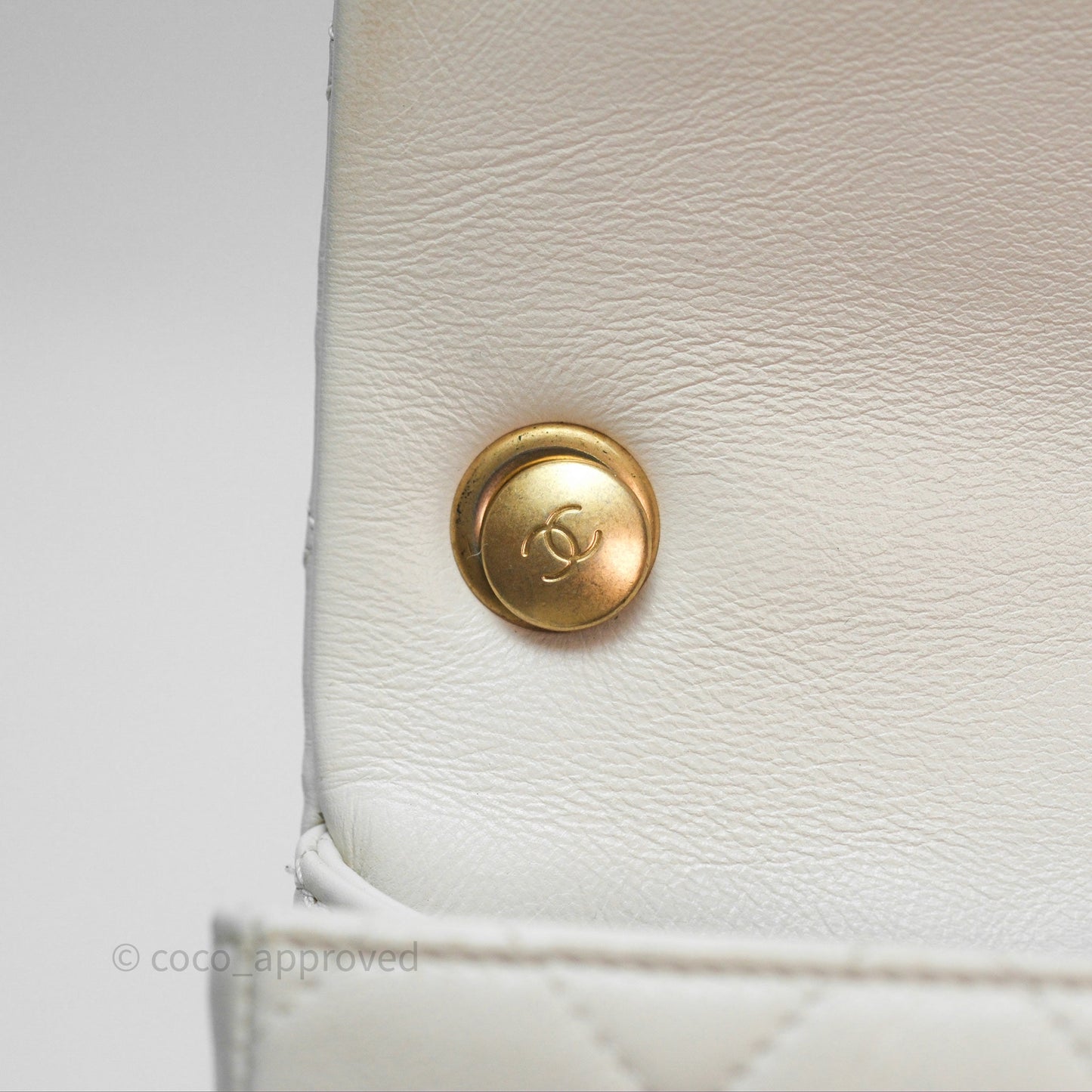 Chanel Quilted Pearl Flap Bag White Shiny Crumpled Calfskin Aged Gold Hardware 22C