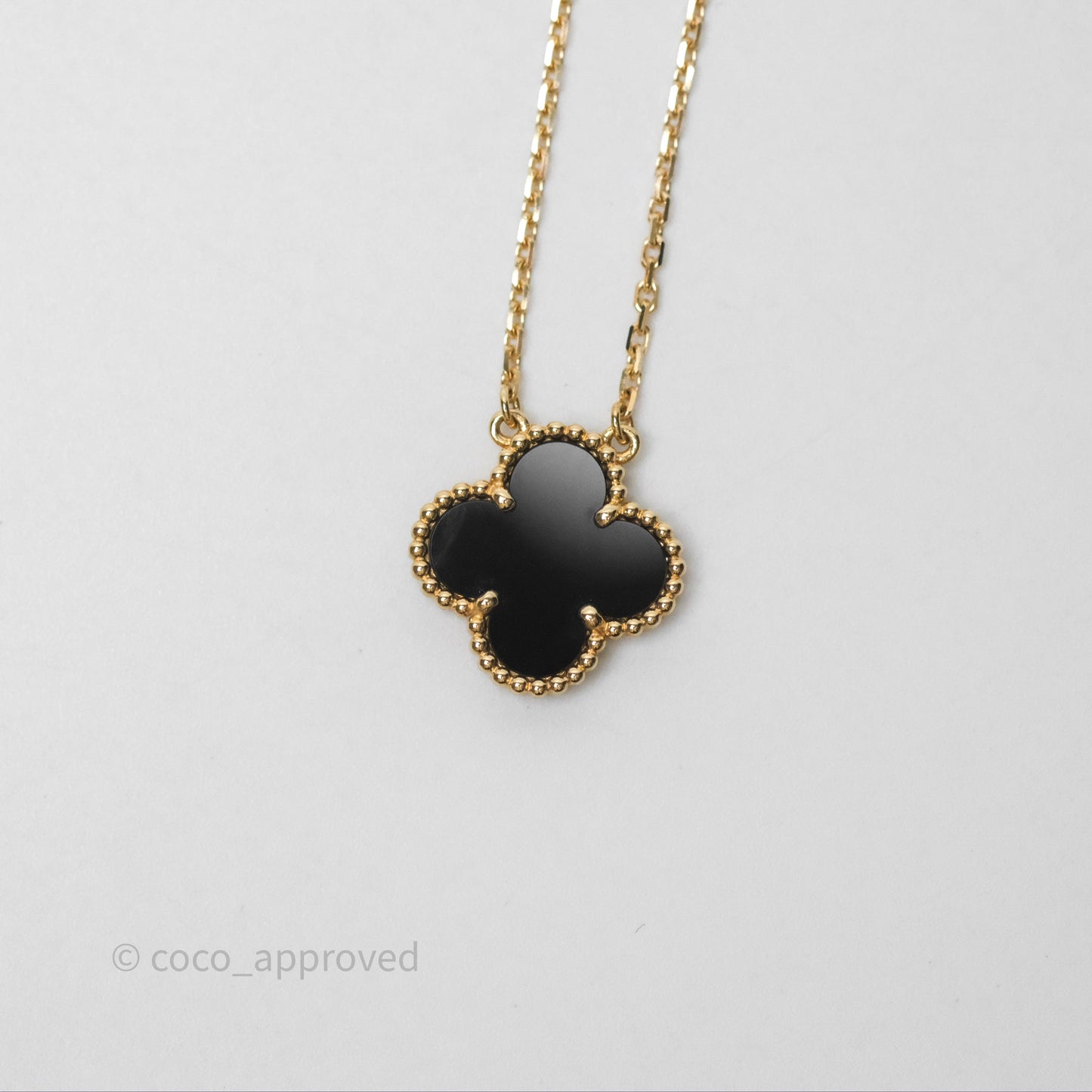 Van Cleef & Arpels Vintage Alhambra Pendant Onyx 18K Yellow Gold