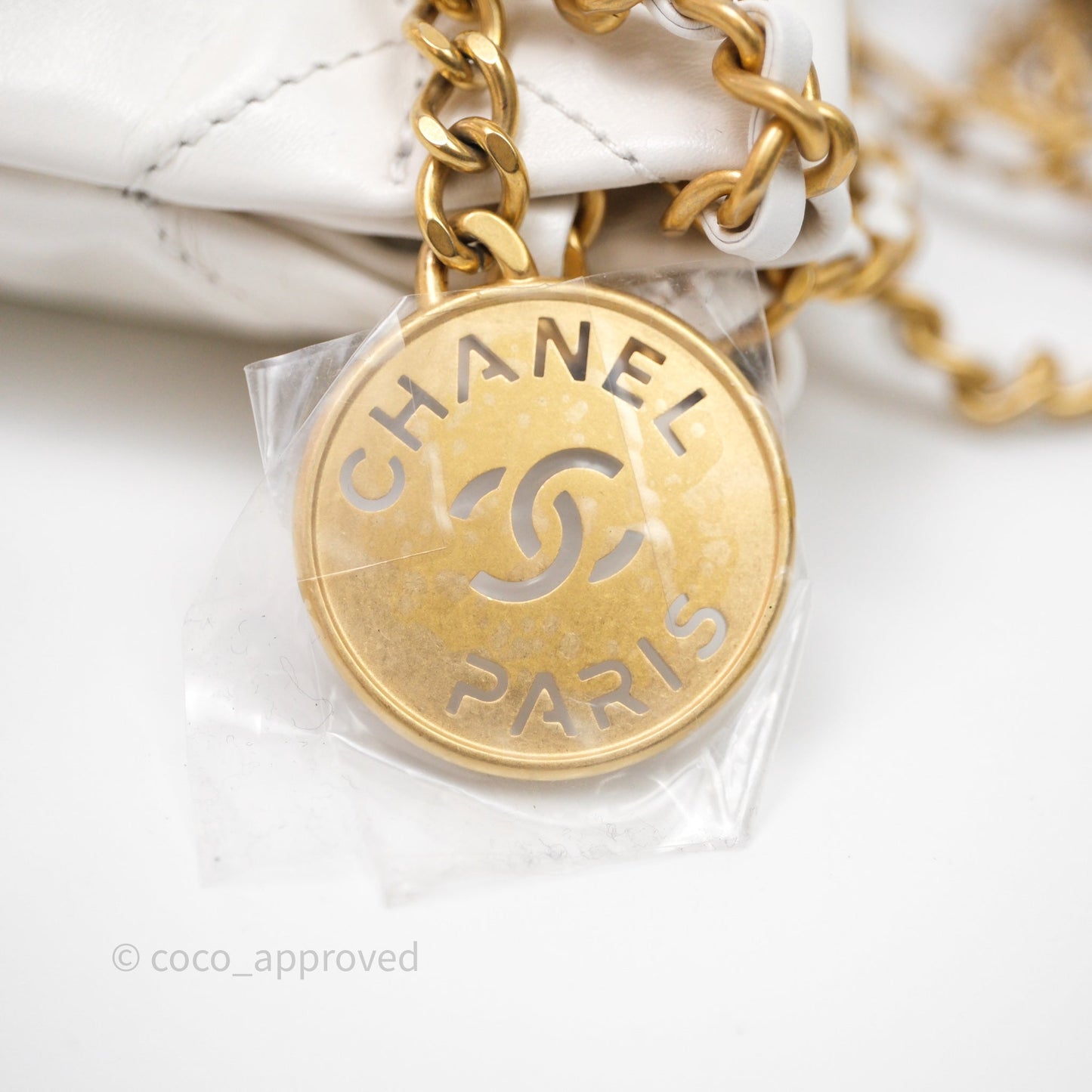 Chanel 22 Mini Bag White Shiny Crumpled Calfskin Aged Gold Hardware